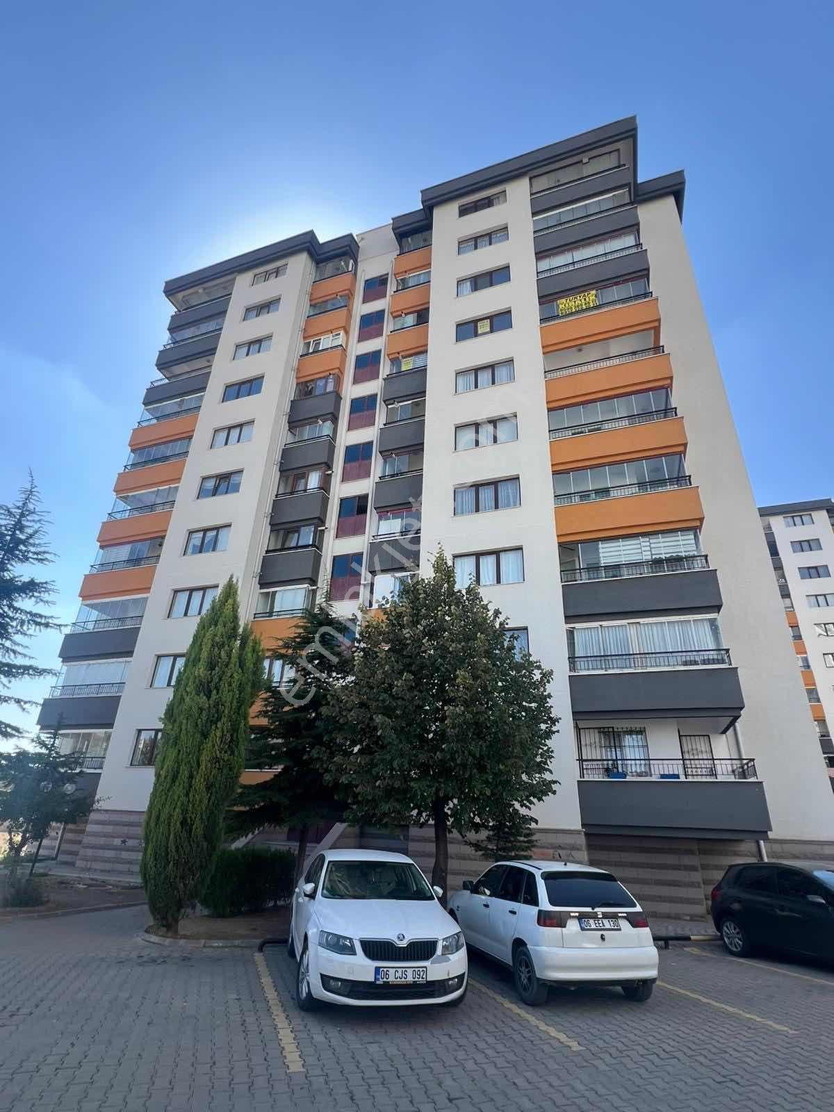 Ahi Mesut Yeşil Elvan Sitesinde Arakatta 3+1 Kiralık Turyap'tan