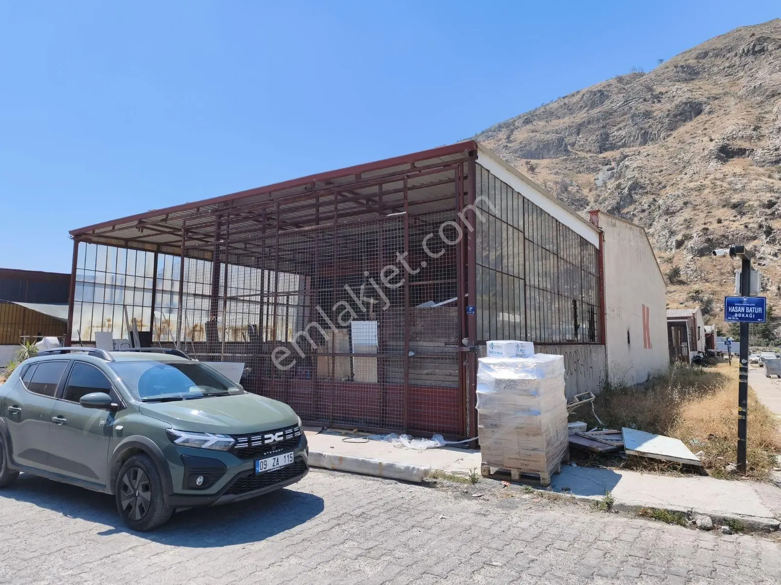Gaye Sanayi Sitesi'nde Kiralık, Köşe Konumlu Ve Ofisli Dükkan