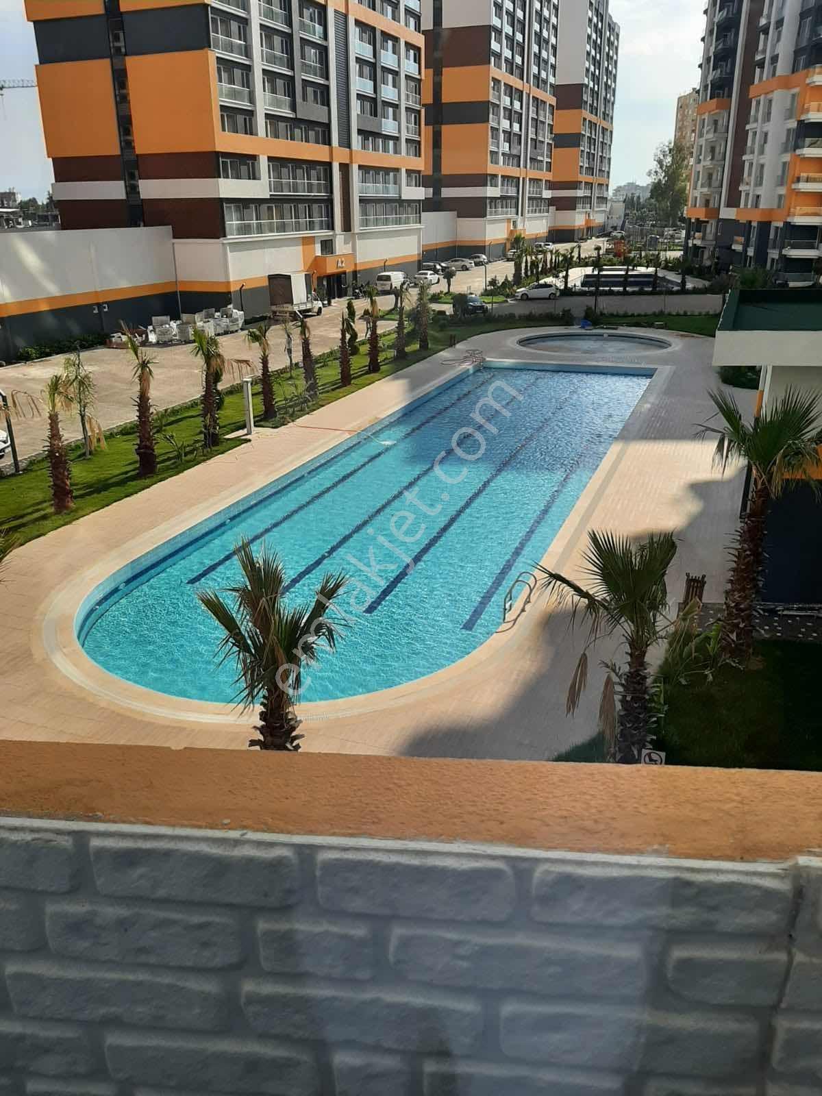 Havuz Cepheli 2+1