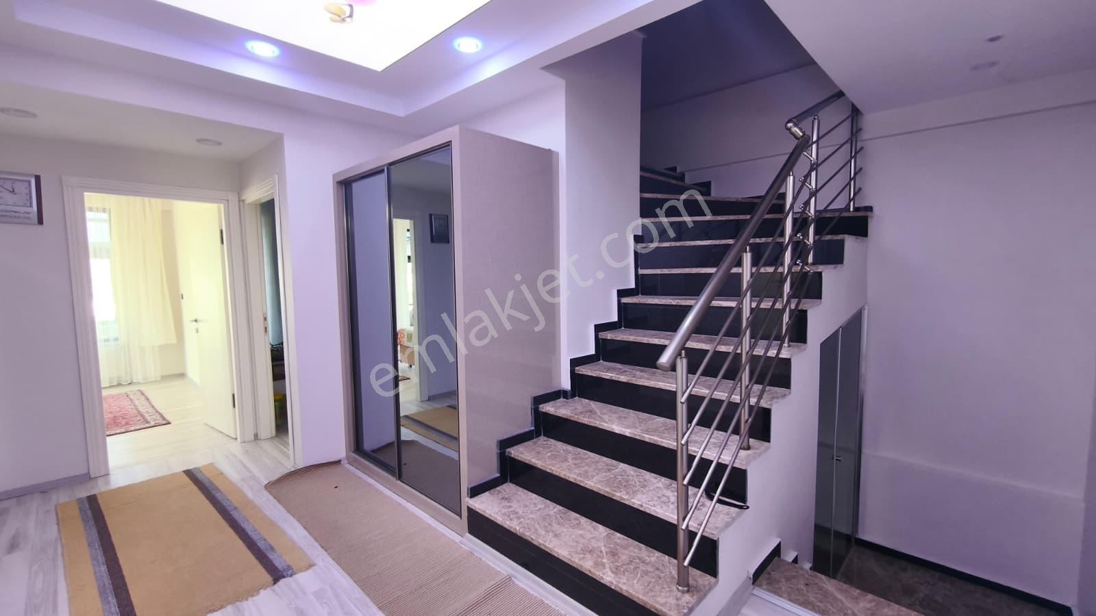 Net Yatırımdan Karşıyakada Süper Villa - Görsel 23