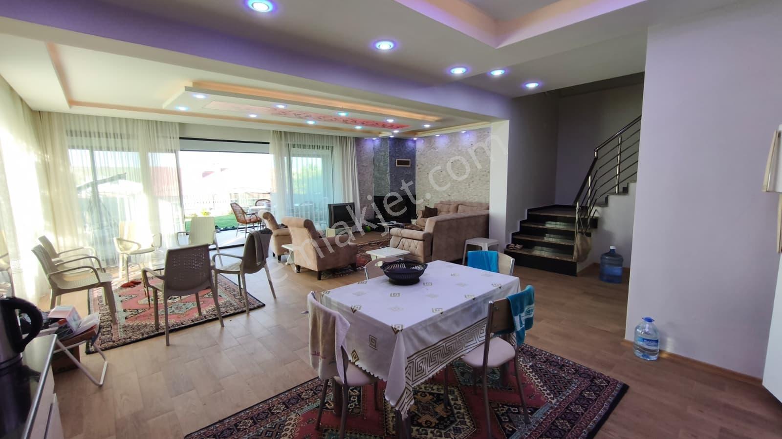 Net Yatırımdan Karşıyakada Süper Villa - Görsel 13