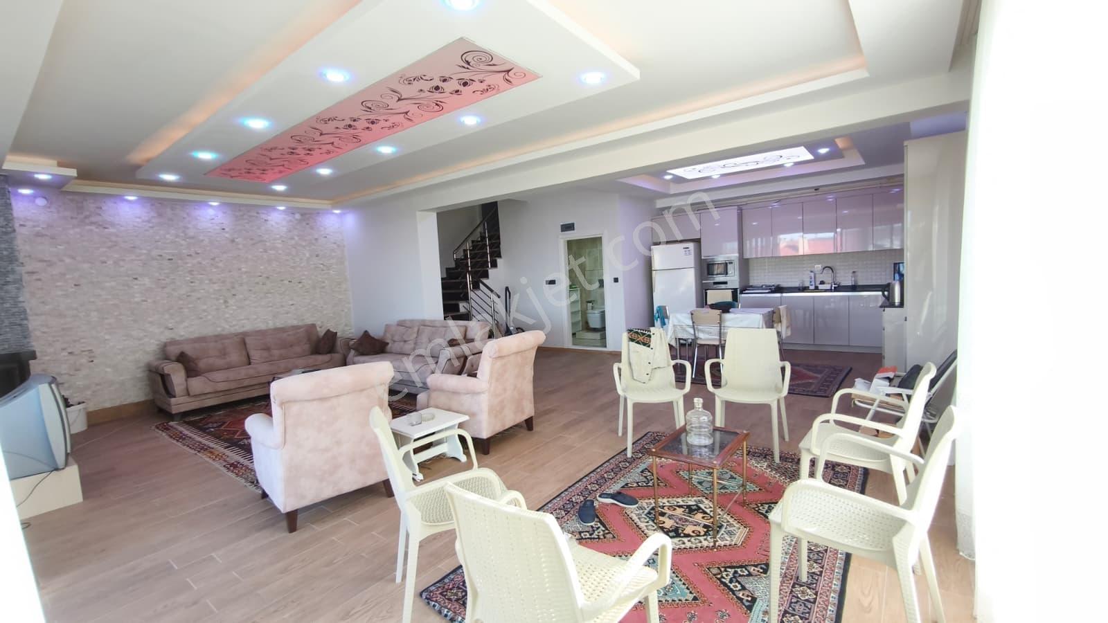 Net Yatırımdan Karşıyakada Süper Villa - Görsel 22