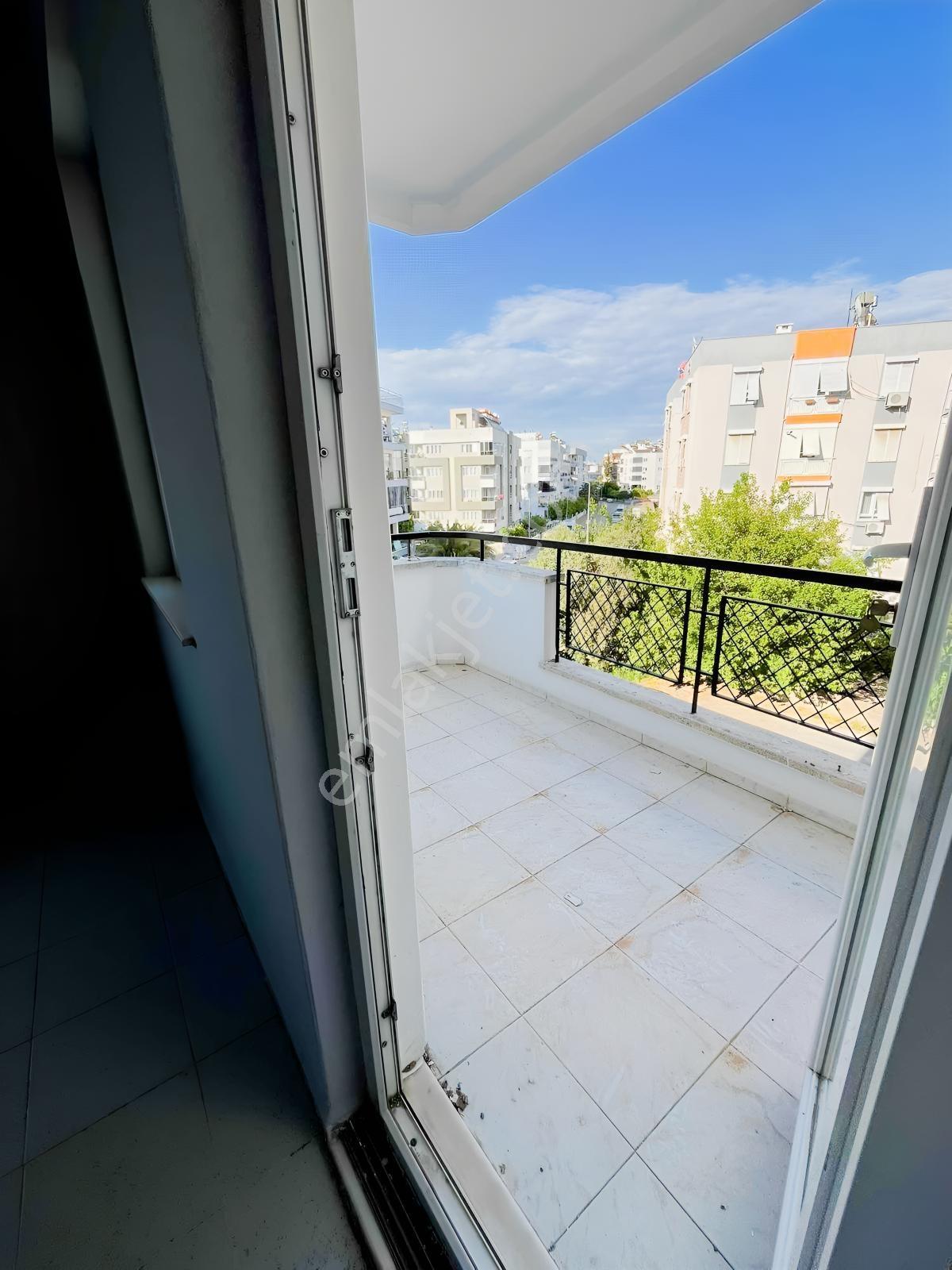 Kızıltoprak Ta 3+1 Cadde Üstü Geniş Daire - Görsel 11