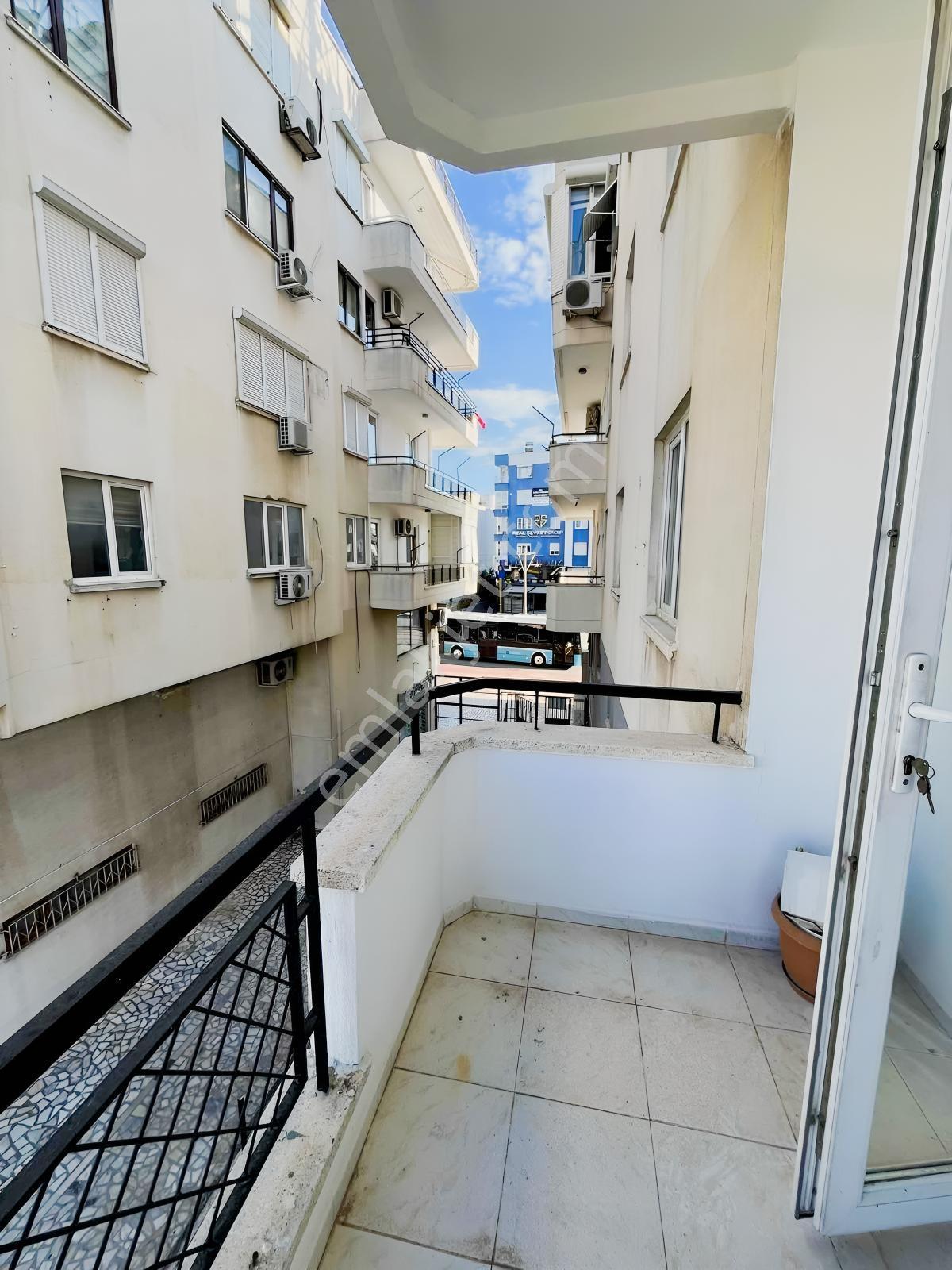 Kızıltoprak Ta 3+1 Cadde Üstü Geniş Daire - Görsel 8