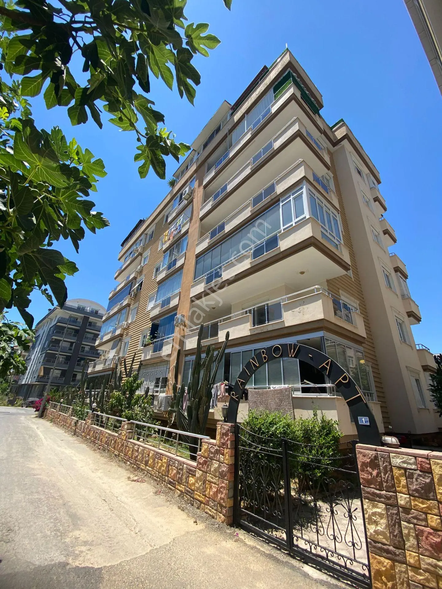 Alanya Mahmutlar Raınbow Sitesi 2+1 Full Eşyalı Daire 100 M2 6 Katlı Binanın 3 Katında 25.000tl