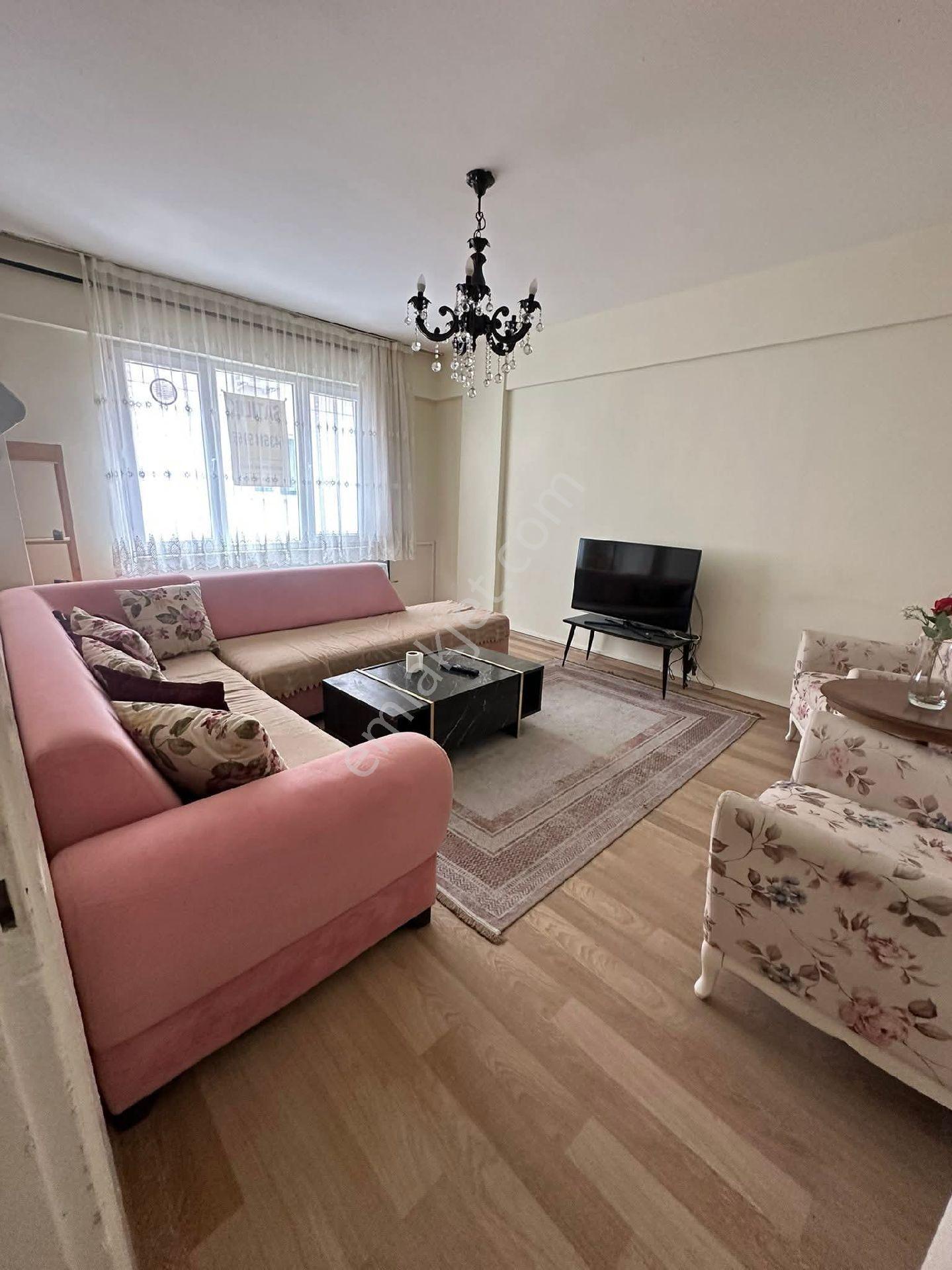 Küçük Emlaktan Gemlik Çarşı Merkezde Satılık 2+1 Daire