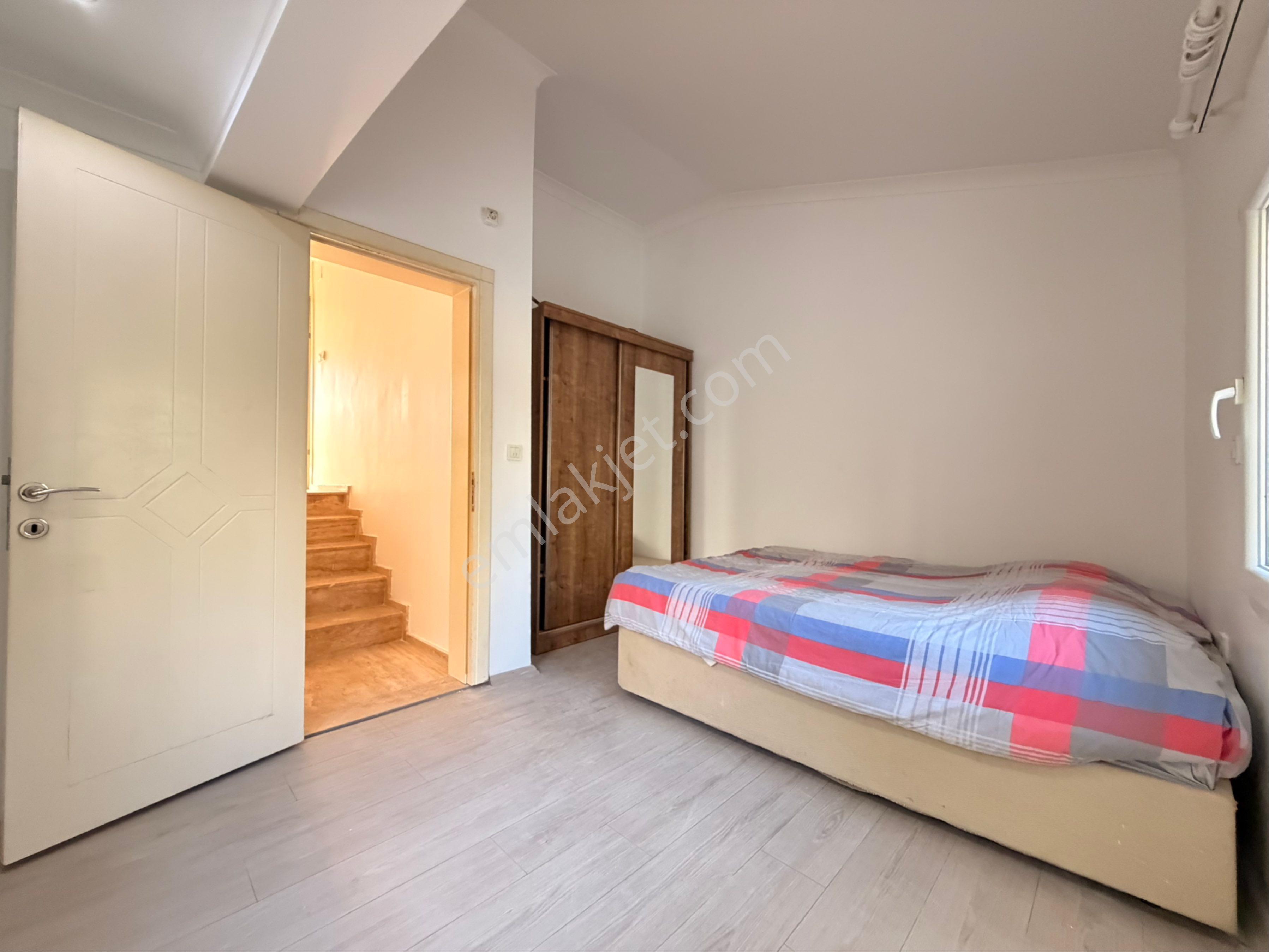 Kuşadası Merkezde Denize Sıfır Eşsiz Kiralık Villa - Görsel 17