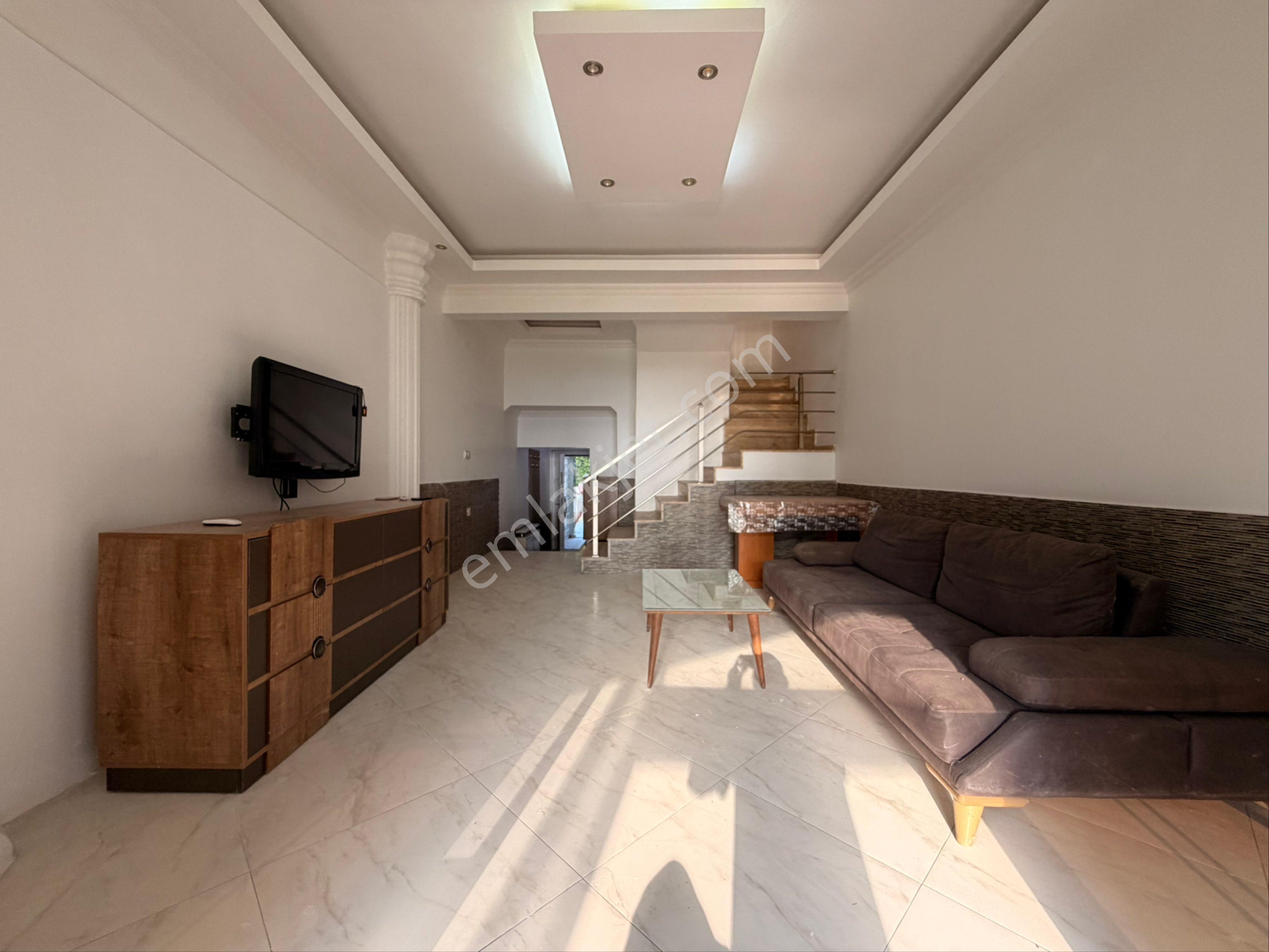 Kuşadası Merkezde Denize Sıfır Eşsiz Kiralık Villa - Görsel 13