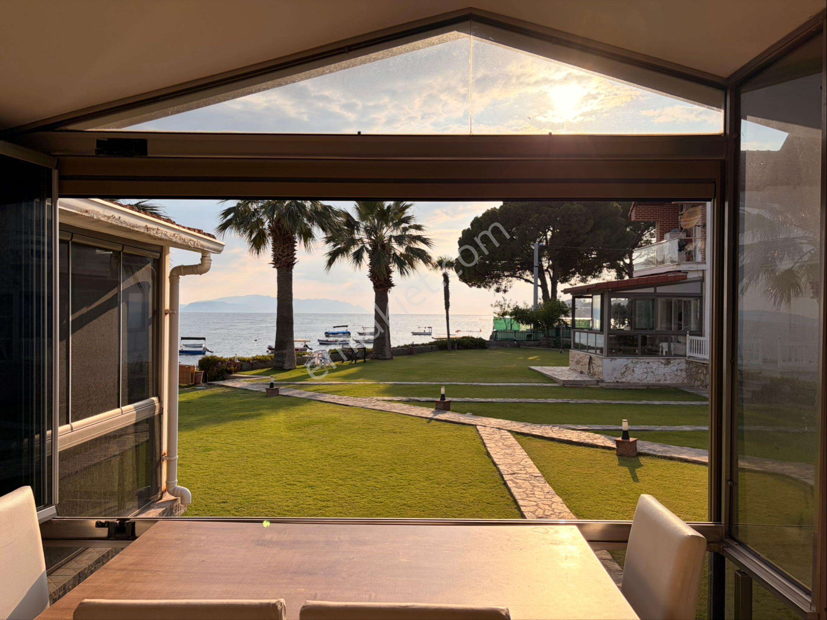 Kuşadası Merkezde Denize Sıfır Eşsiz Kiralık Villa - Görsel 7