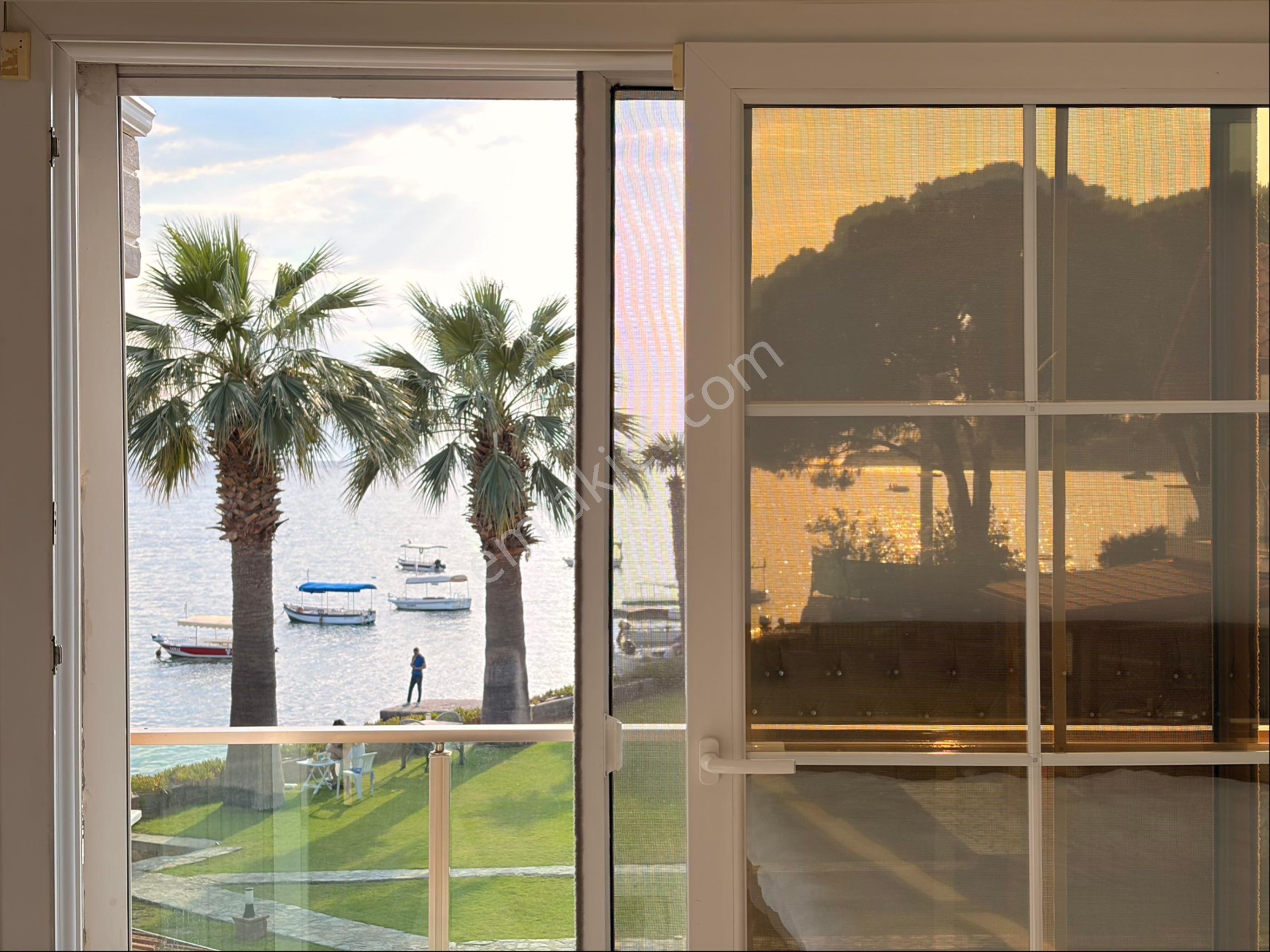Kuşadası Merkezde Denize Sıfır Eşsiz Kiralık Villa - Görsel 22