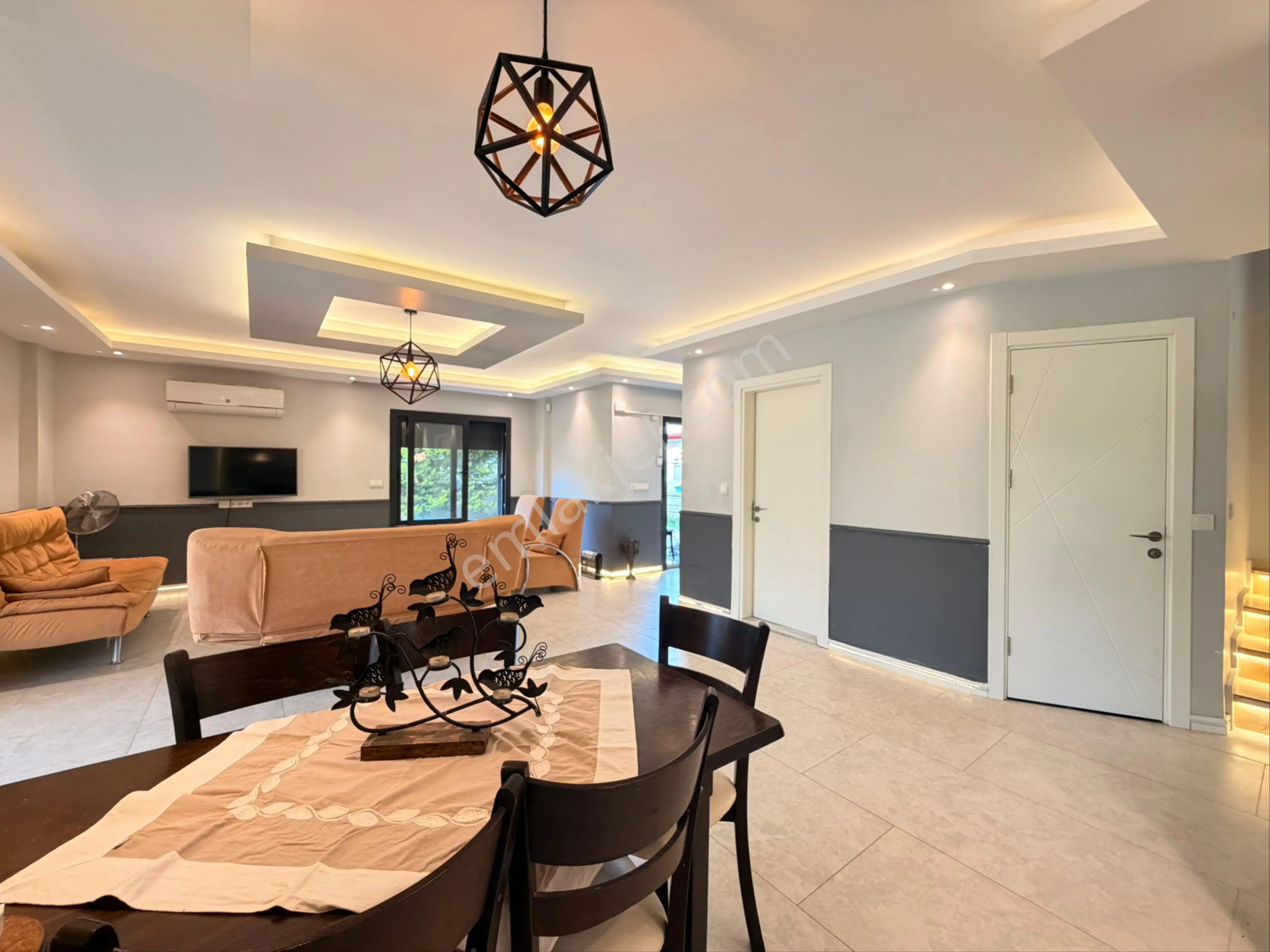 Kuşadası Güzelçamlıda Limana Komşu Satılık 3+1 Villa - Görsel 5