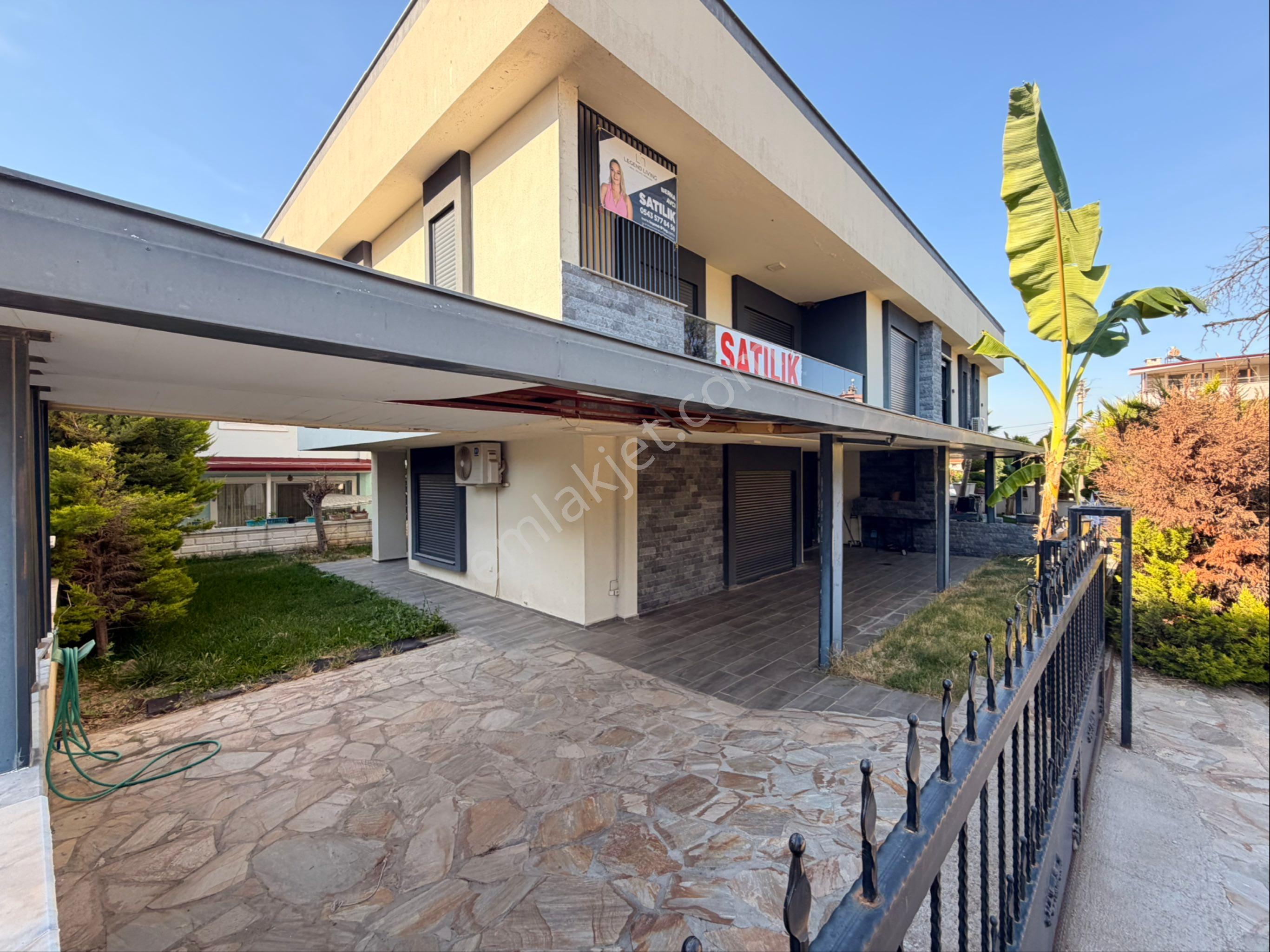 Kuşadası Güzelçamlıda Limana Komşu Satılık 3+1 Villa