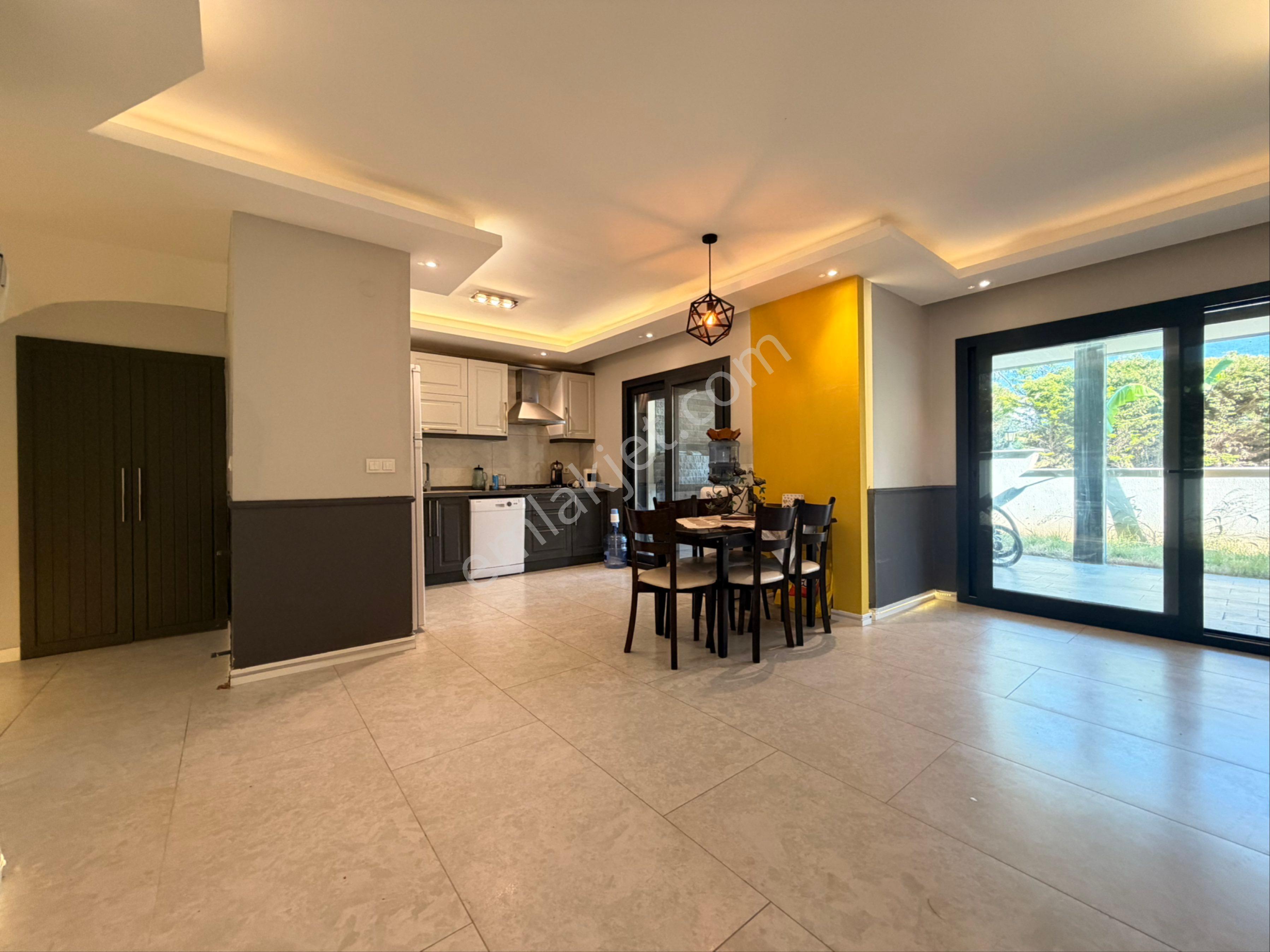 Kuşadası Güzelçamlıda Limana Komşu Satılık 3+1 Villa - Görsel 11