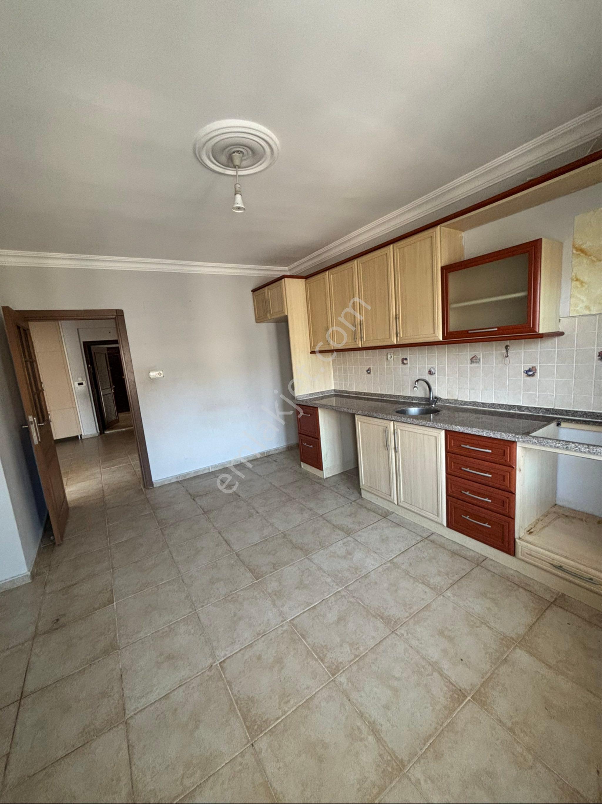 Mersin Erdemli Merkez Mahallesinde Geniş 3+1 Kiralık Daire - Görsel 2