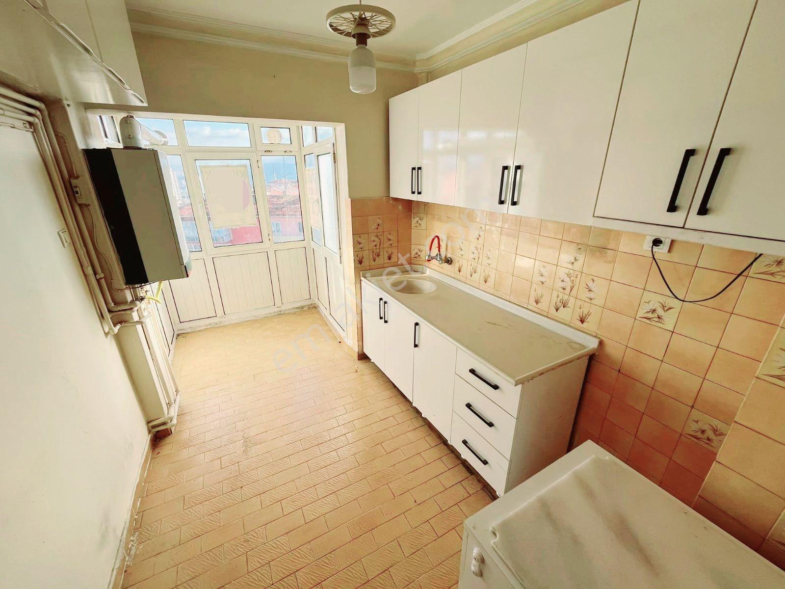 E.şehir Has.yakını 3+1 Katta Manzaralı Yapılı Kiralık Daire - Görsel 2