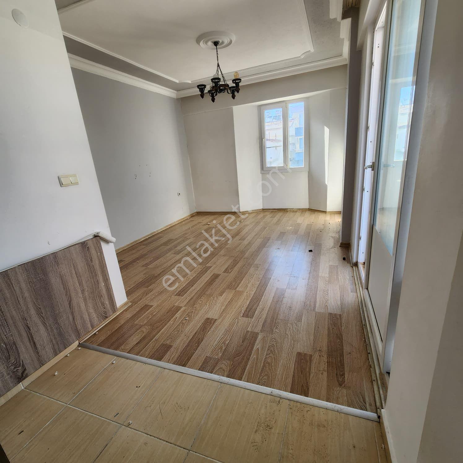 Didim Merkezde 1+1 Ayrı Mutfak Ara Kat Daire - Görsel 3