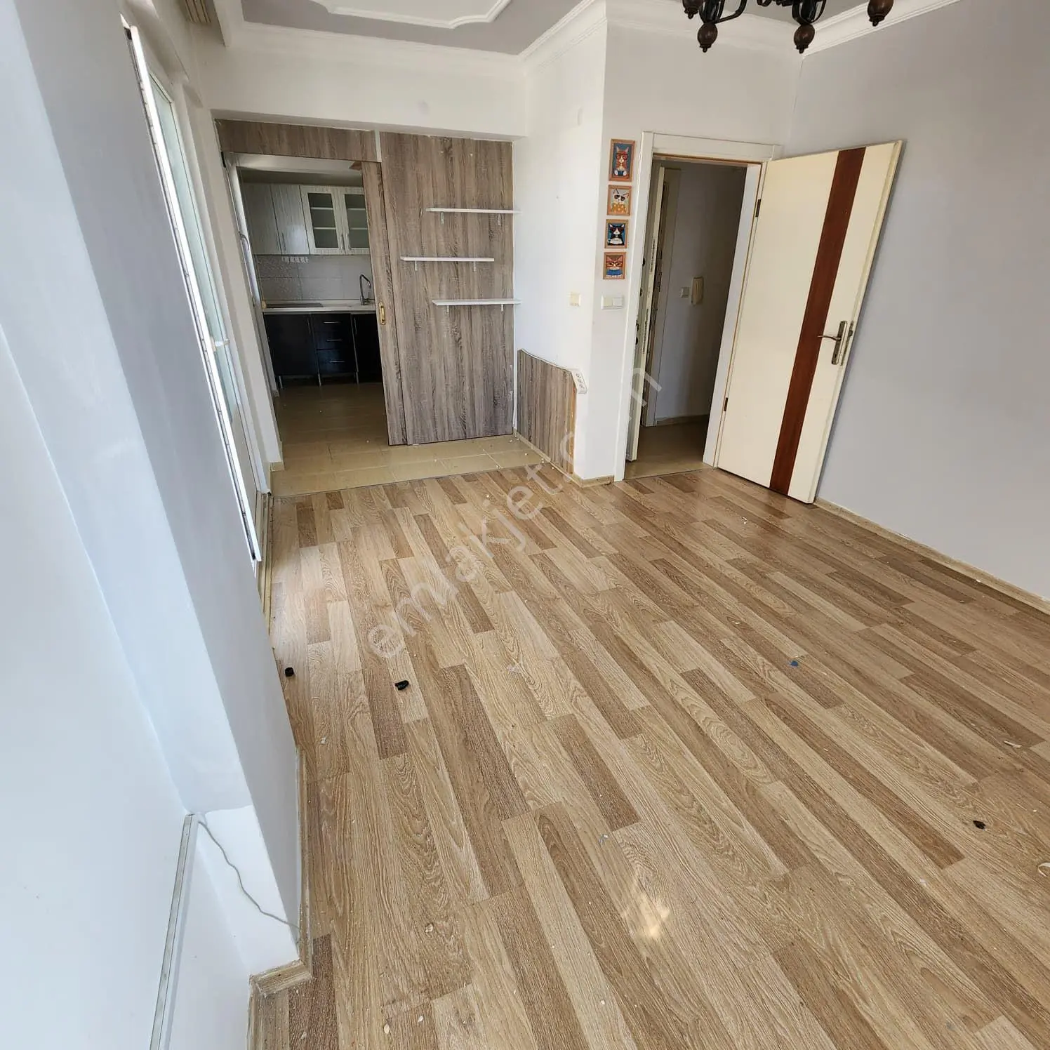Didim Merkezde 1+1 Ayrı Mutfak Ara Kat Daire - Görsel 4