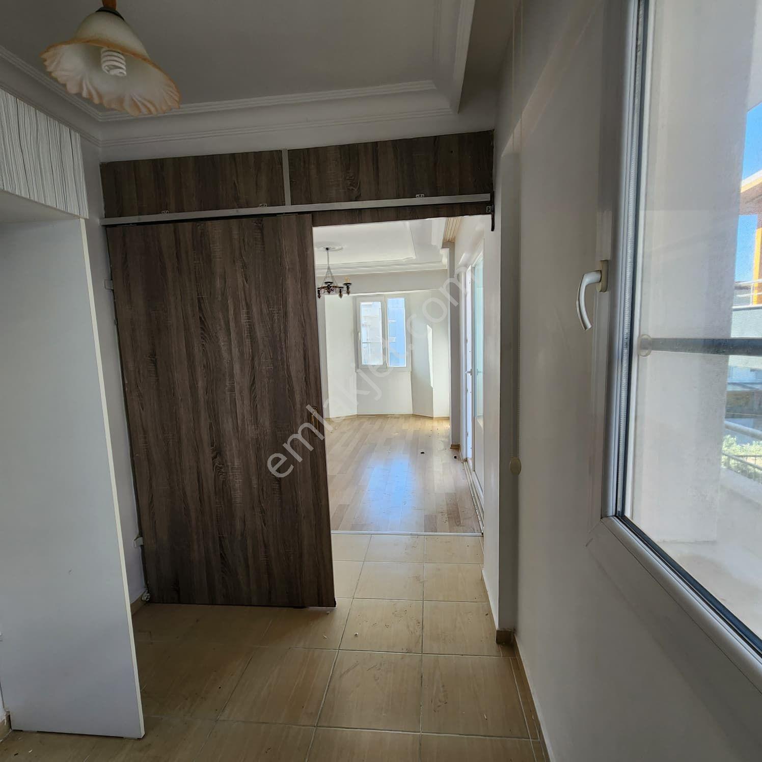 Didim Merkezde 1+1 Ayrı Mutfak Ara Kat Daire - Görsel 13