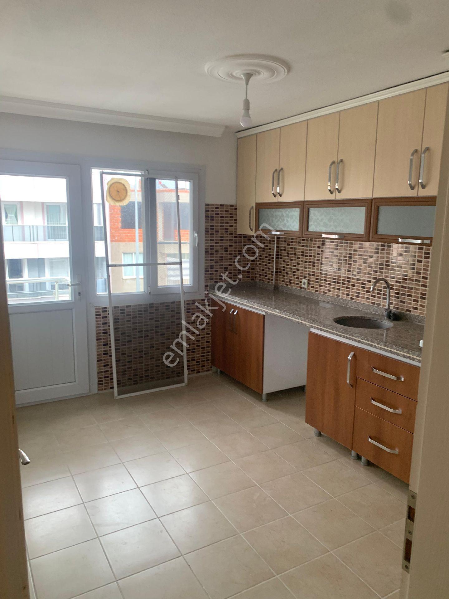 Bergama Gaziosmanpaşa Mah Doğalgazlı Kapalı Mutfak 2+1 Geniş Kiralık Daire