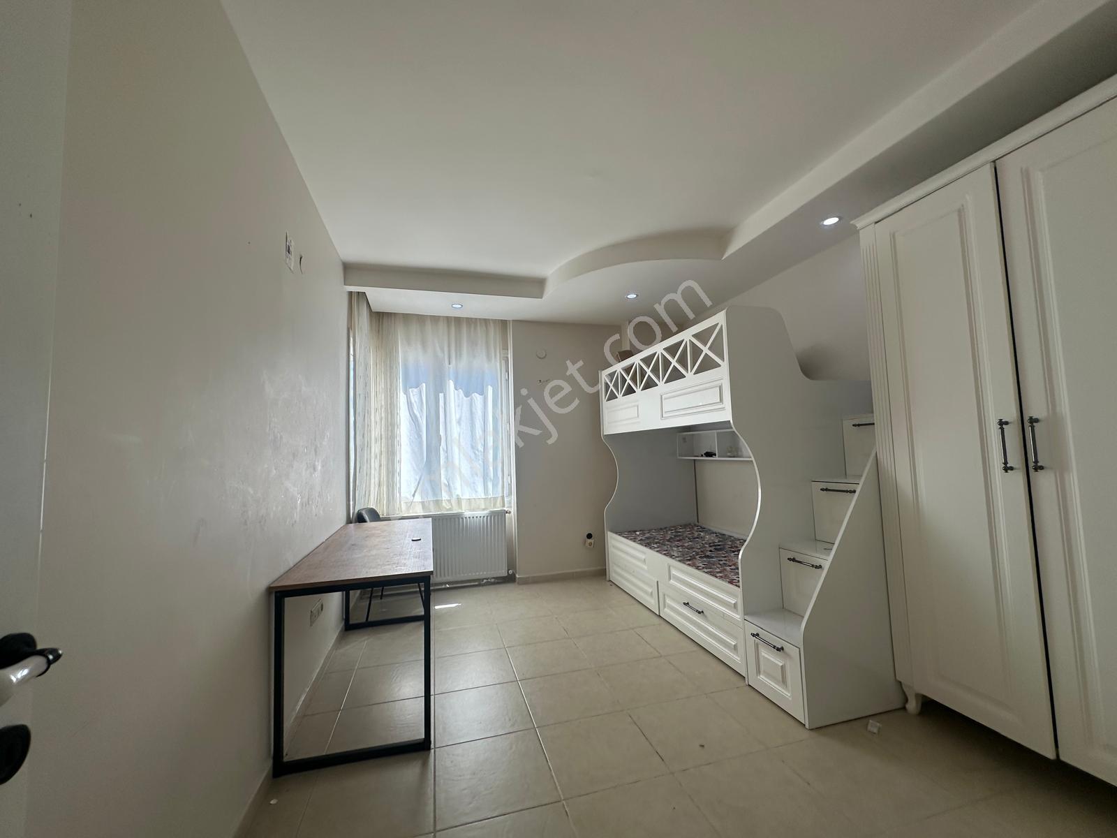 New Form'dan Aydınlık Evler Mahallesi Kiralık 4+1 Eşyalı Daire - Görsel 28
