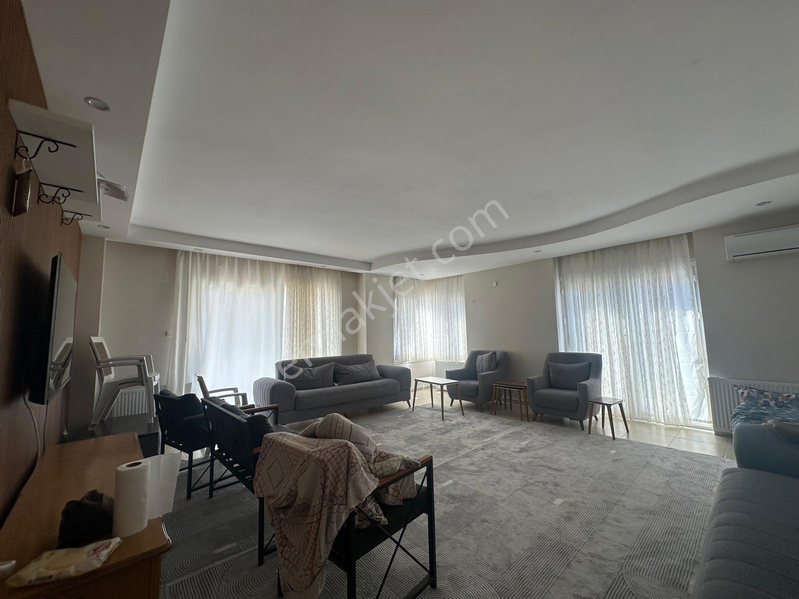 New Form'dan Aydınlık Evler Mahallesi Kiralık 4+1 Eşyalı Daire - Görsel 16