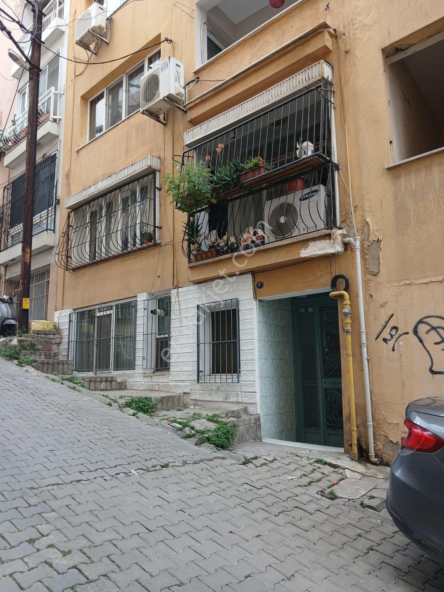 Konak Karantina Mithatpaşa Caddesi Doğalgazlı 2+1 Satılık Daire - Görsel 14