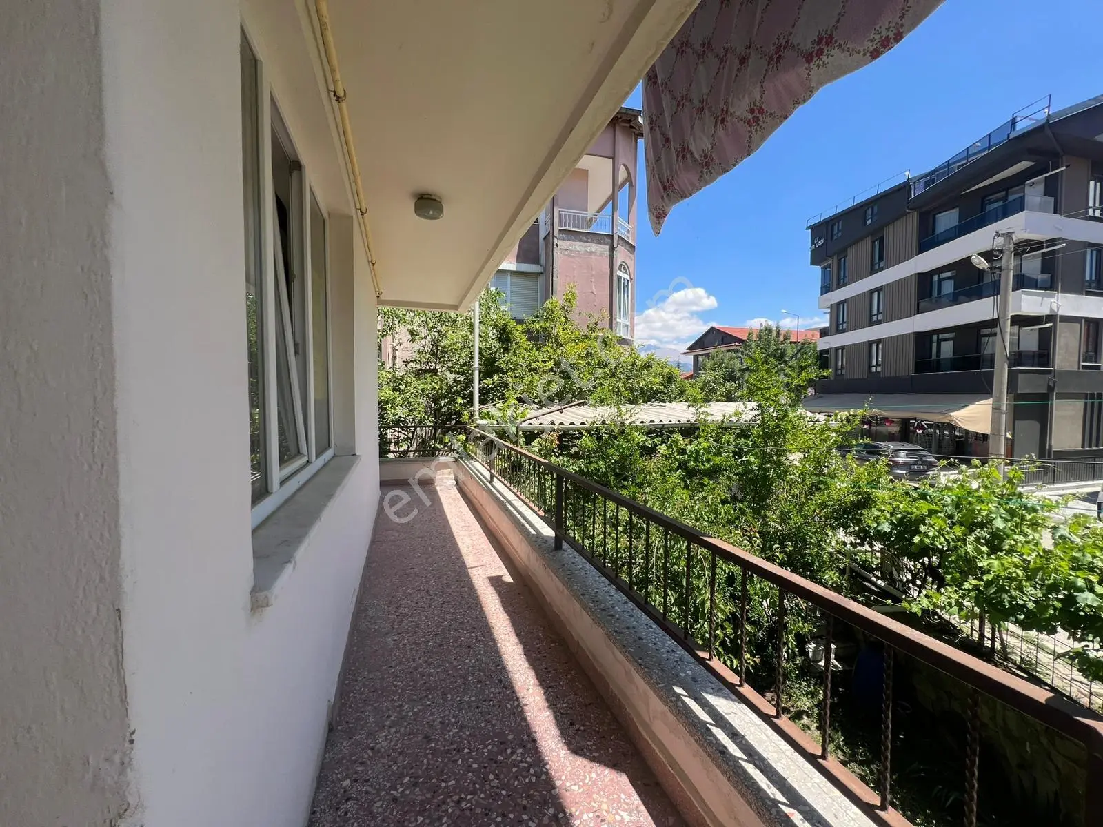 Demirköprü'nün Hemen Yanında Kiralık Arakat 3+1 Daire - Görsel 4