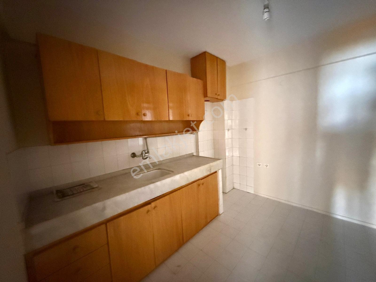 Kuşadası Merkezde Tüm Olanaklara Yakın 2+1 Kıralık Daıre - Görsel 5