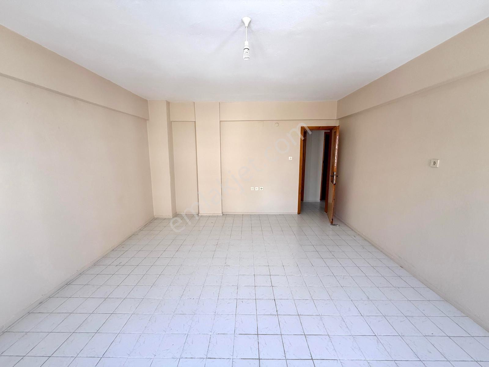 Kuşadası Merkezde Tüm Olanaklara Yakın 2+1 Kıralık Daıre - Görsel 4