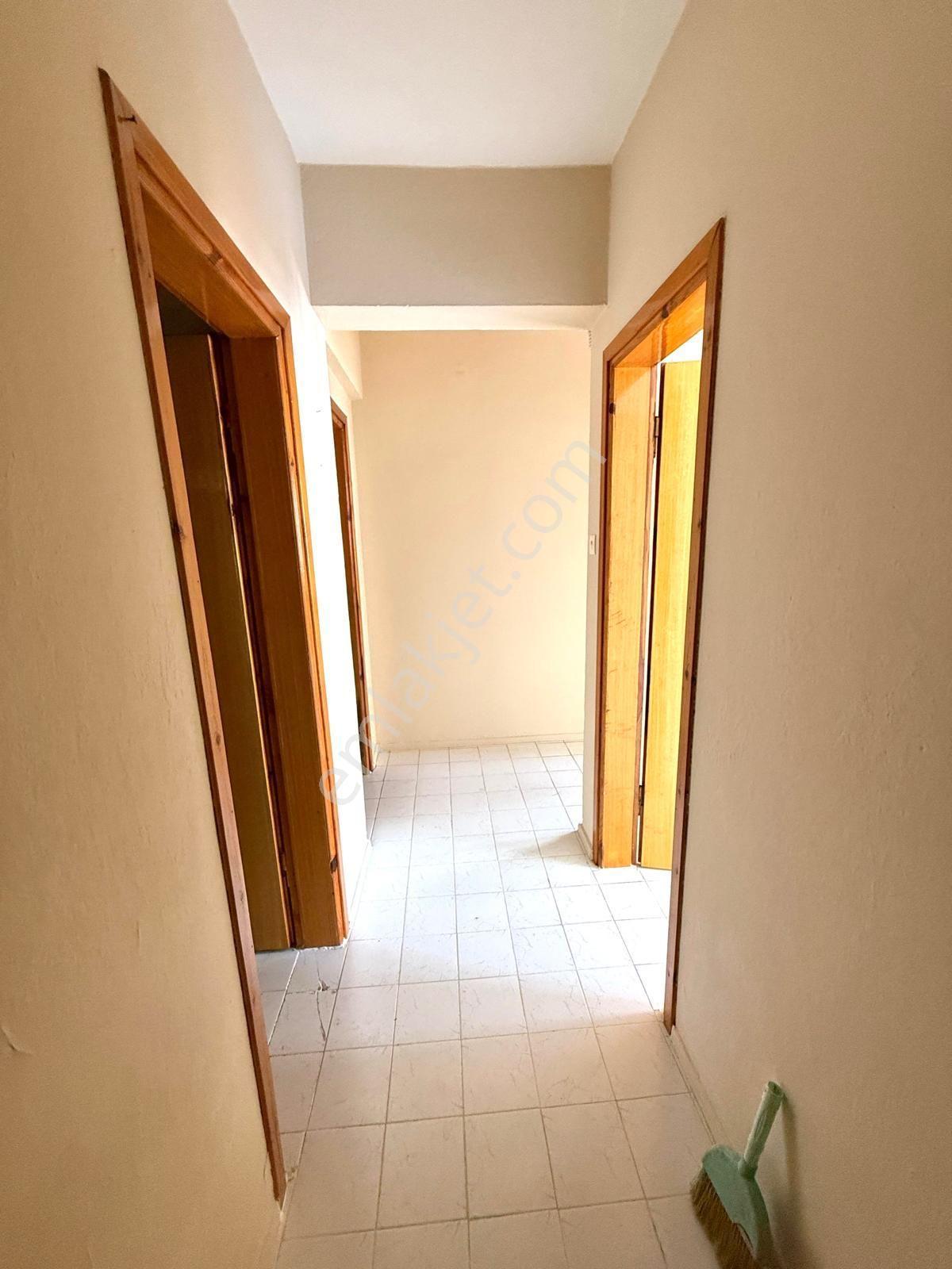 Kuşadası Merkezde Tüm Olanaklara Yakın 2+1 Kıralık Daıre - Görsel 6