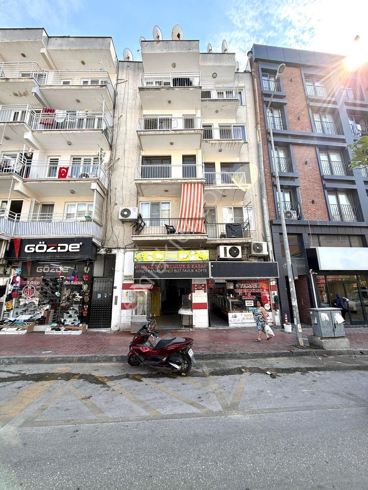 Kuşadası Merkezde Tüm Olanaklara Yakın 2+1 Kıralık Daıre - Görsel 2