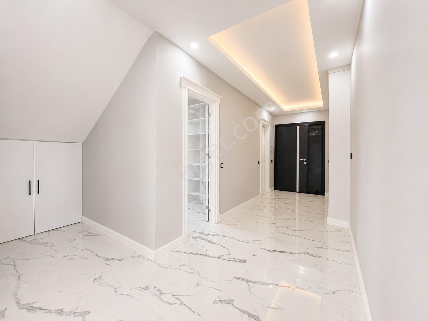 Döşemealtı'nda İki Arsa Üzerine Kurulu Havuzlu Ultra Lüks Villa - Görsel 17