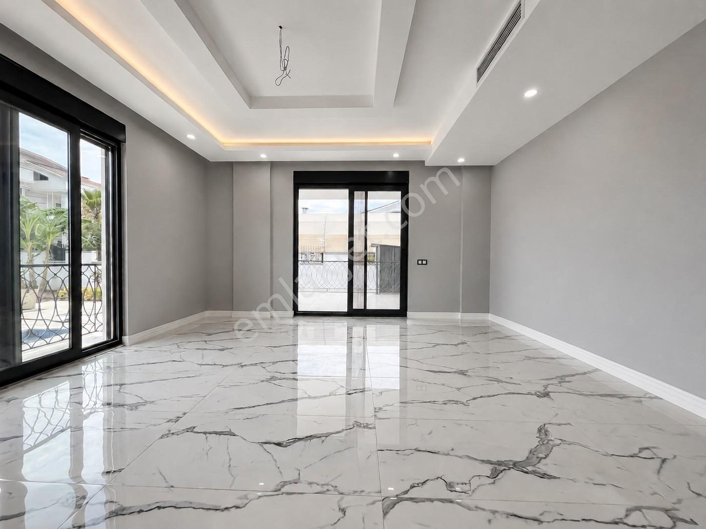 Döşemealtı'nda İki Arsa Üzerine Kurulu Havuzlu Ultra Lüks Villa - Görsel 10