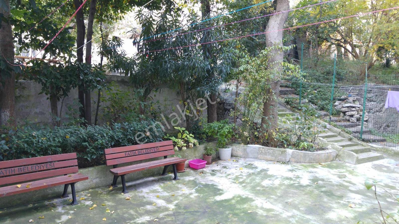 Ecem Emlaktan Hacıkadın Caddesinde 80 M2 Bahçe Katı