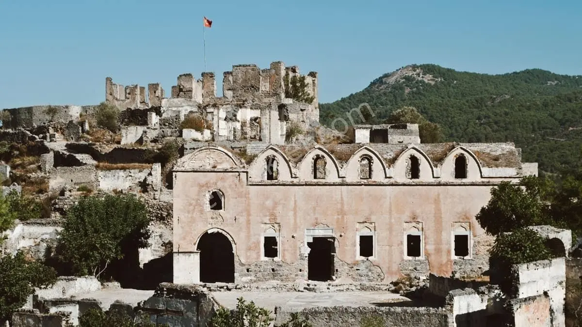 Fethiye Kayaköy De Tarihi Köy İçinde Satılık Kargir Ev Ve Arsa