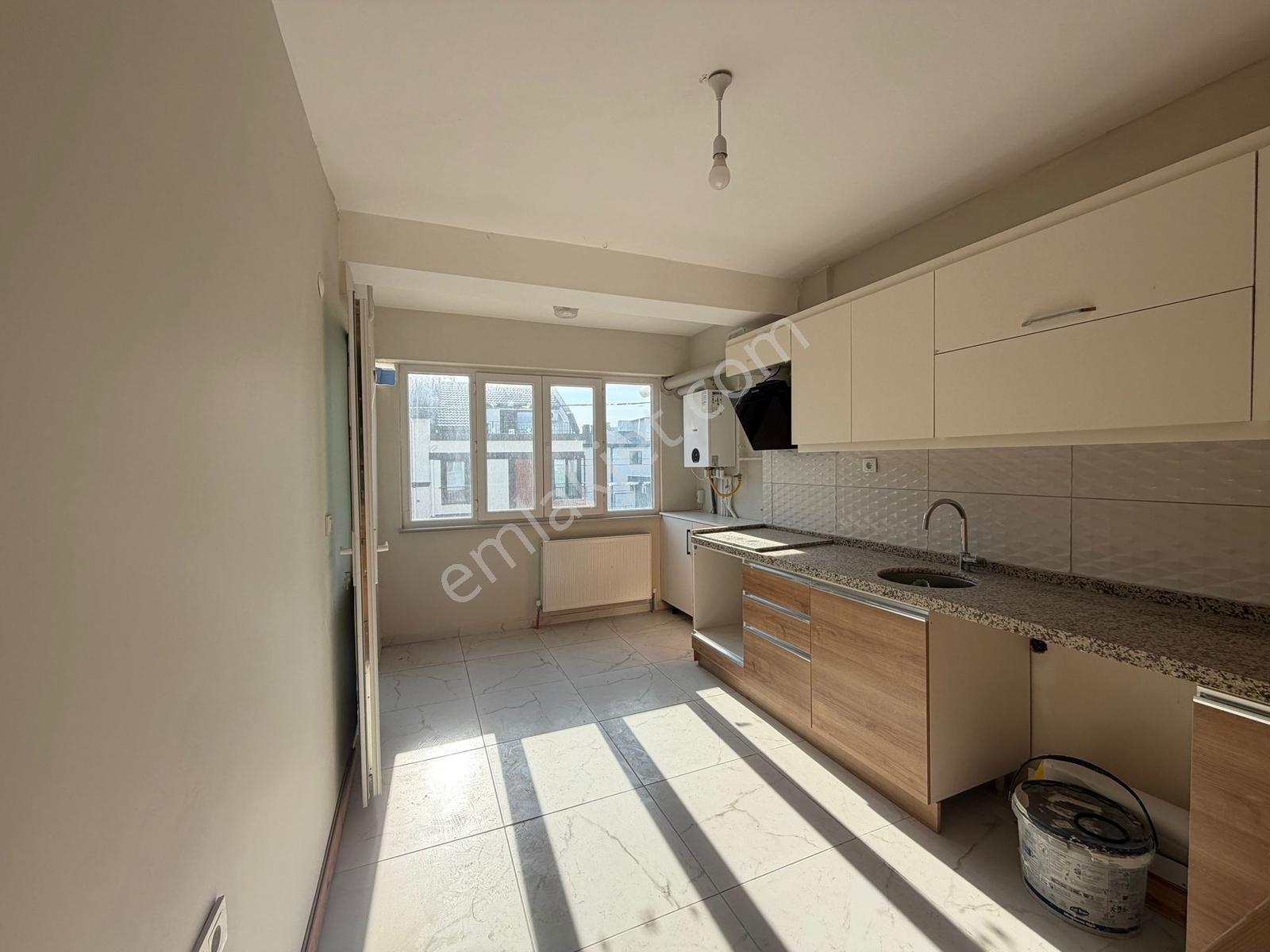 Bandırma Mavi Emlaktan Yeni Mahallede 2+1 Kiralık Daire