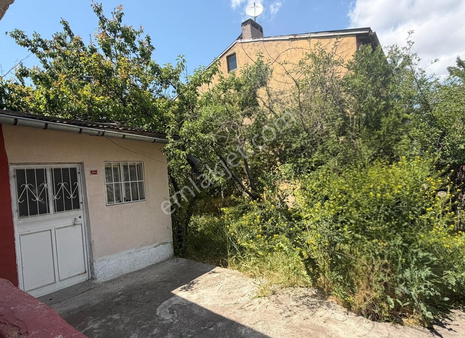 Sivas Merkezde Müstakil Evi İle Beraber Köşe Başı Satılık Arsa - Görsel 11
