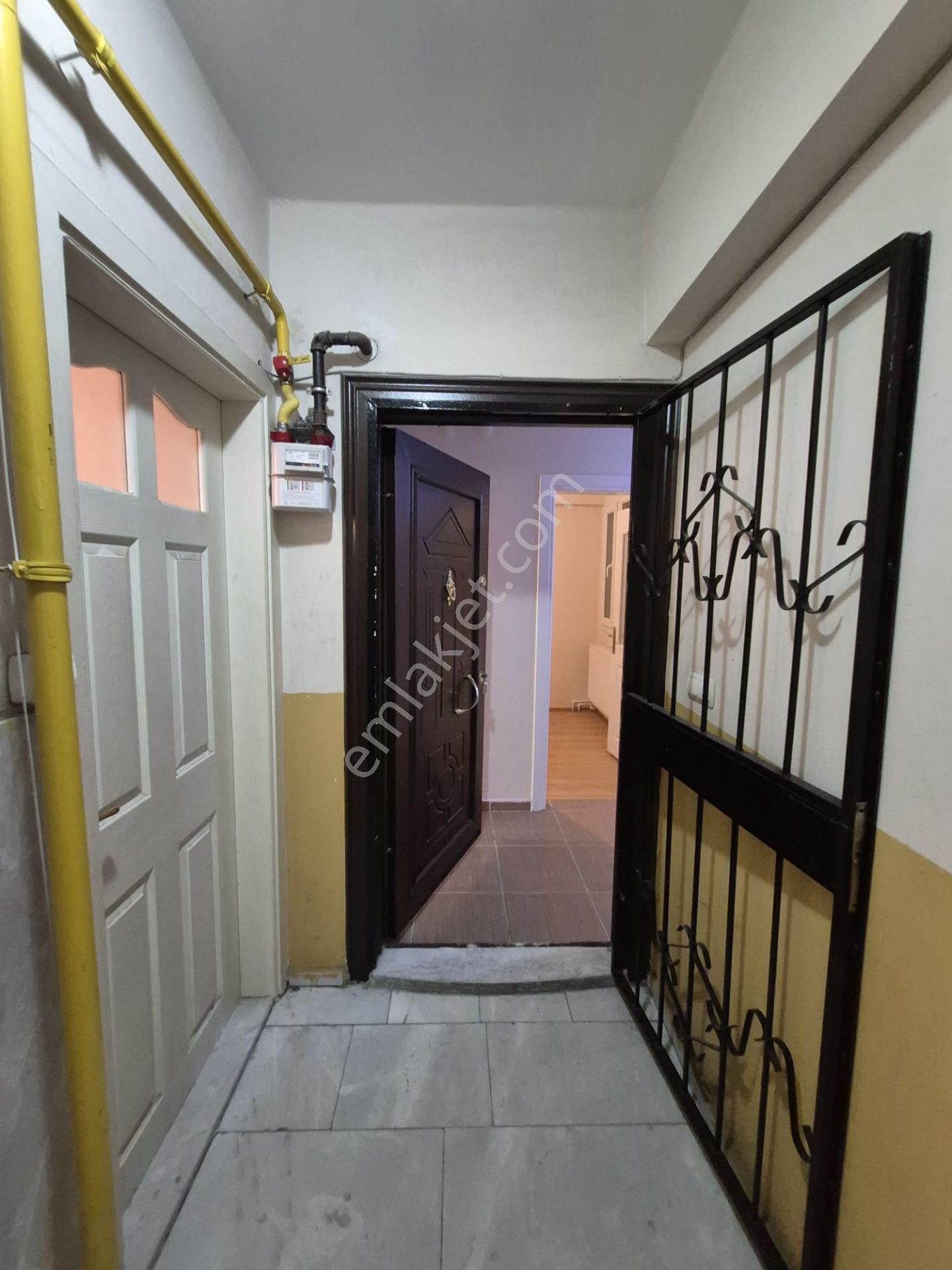 Buca Laleli Mahallesinde//10yıllık//110m2 22+1/arakat(emin Evim,katılım Evim'e Uygun)izbana5dk/daire