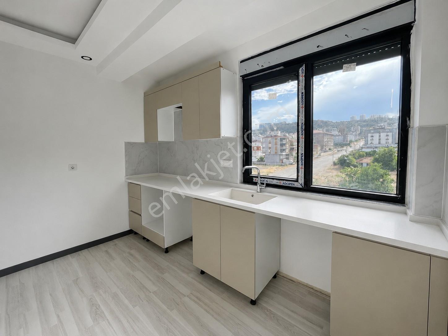 Fevzi Çakmak'ta Havuzlu Sitede Ara Kat Ayrı Mutfak Sıfır 2+1 - Görsel 15