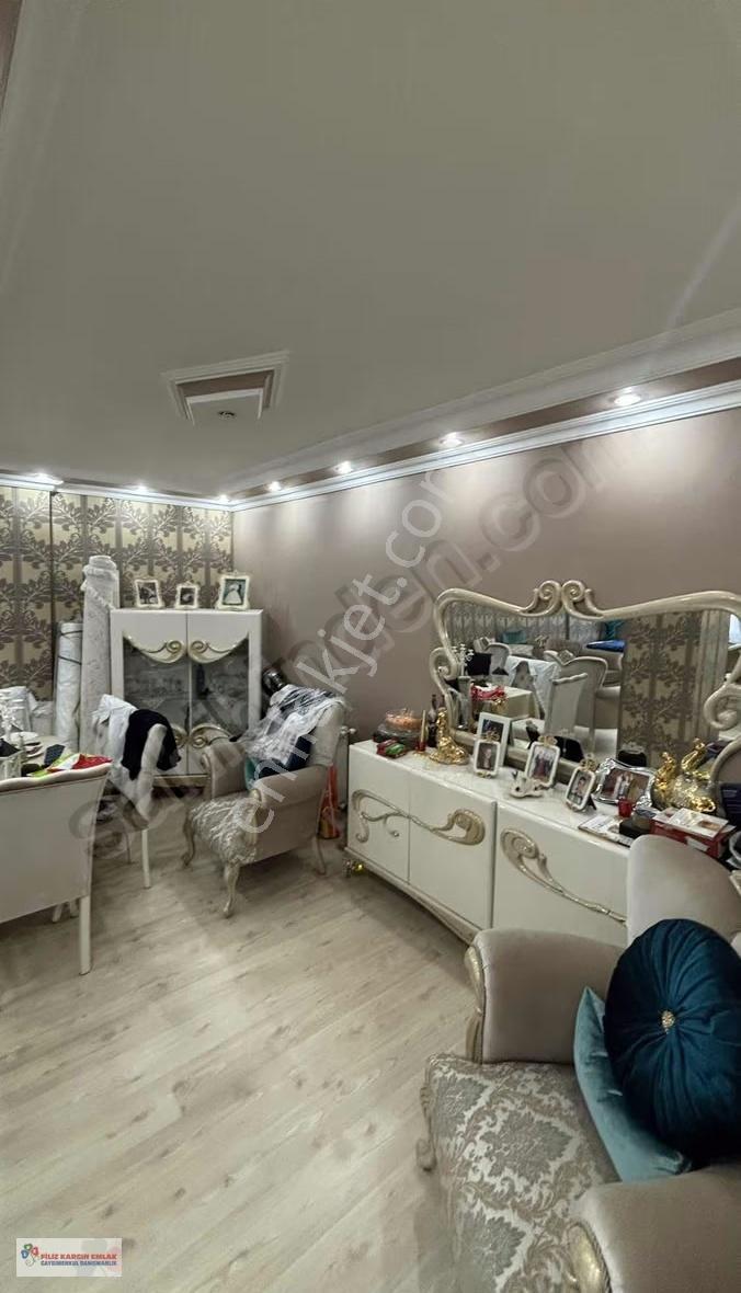 Filiz Emlaktan Bağcılar Meydanda Ful Eşyalı 4+1 160m2 Kiralık - Görsel 3