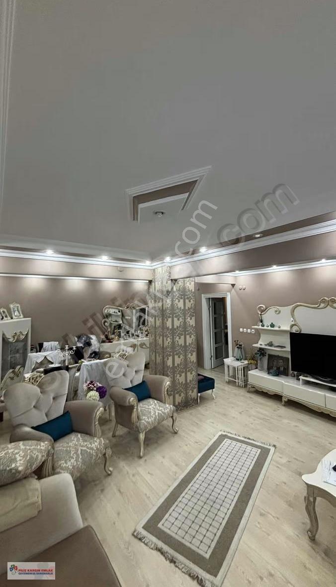 Filiz Emlaktan Bağcılar Meydanda Ful Eşyalı 4+1 160m2 Kiralık - Görsel 11