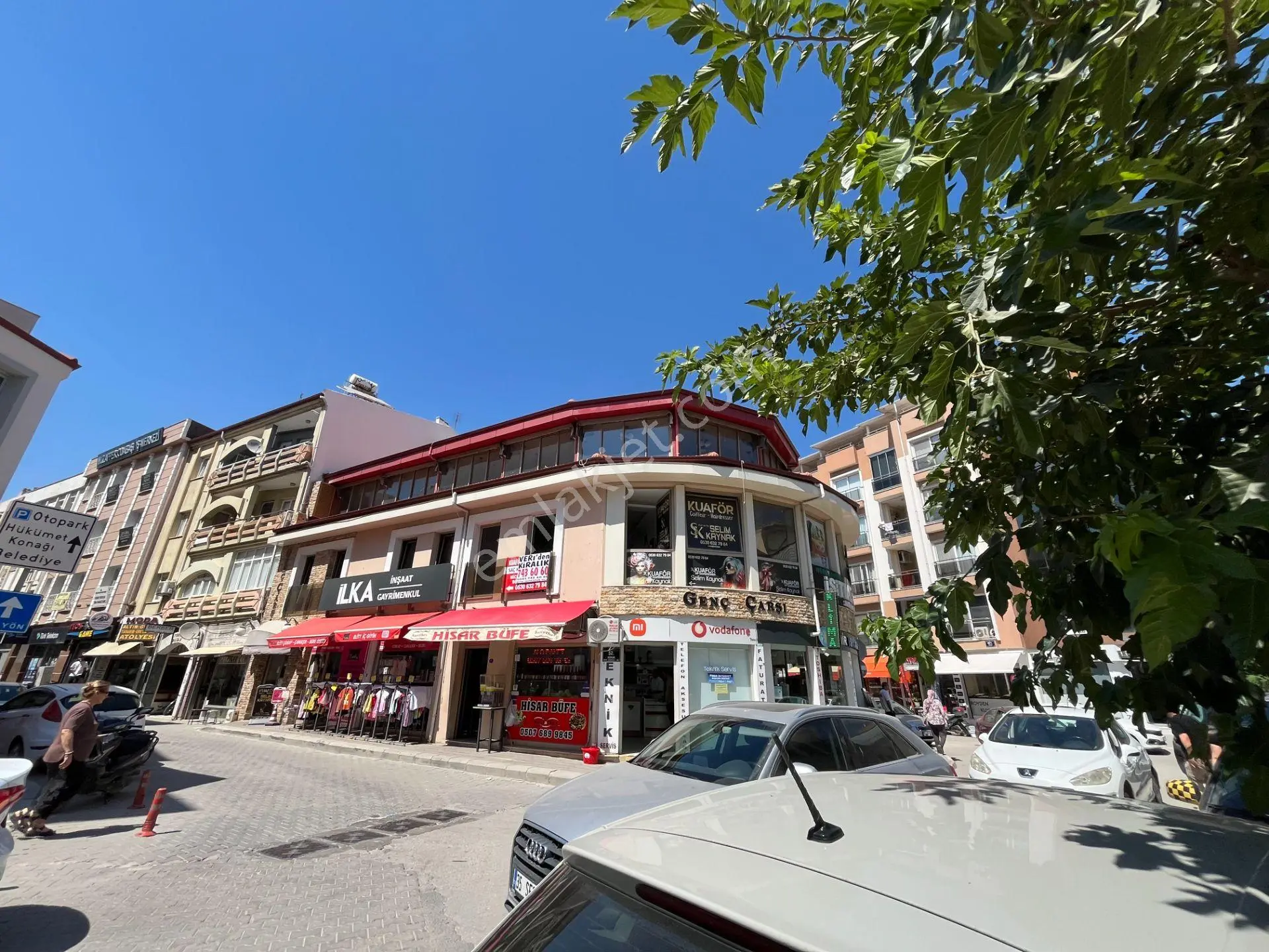 Seferihisar Pazaryeri Girişinde Kiralık Köşe Konumlu 2+1 Ofis