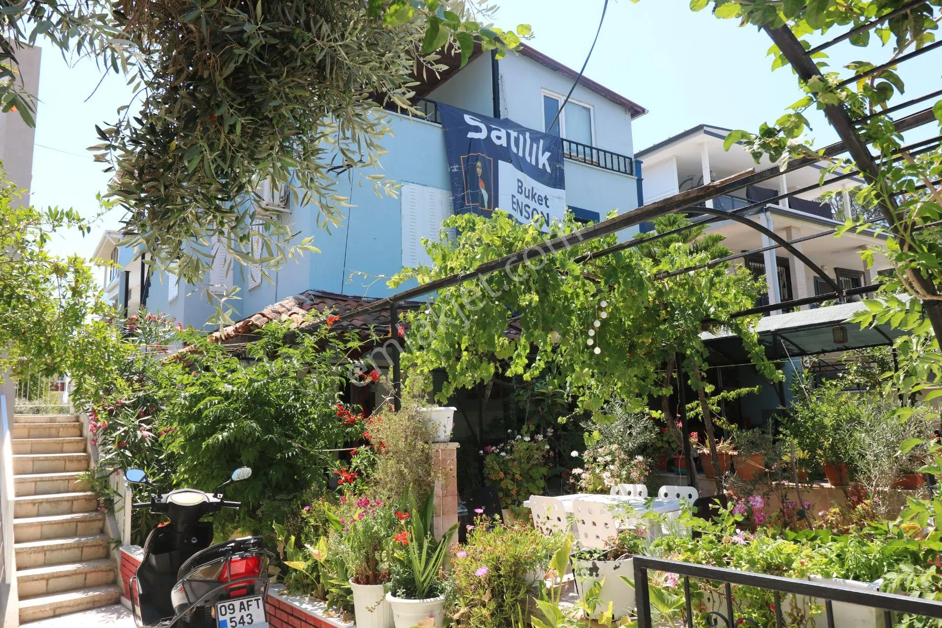 Didim Mersindere Mahallesi'nde Satılık Bahçeli Villa