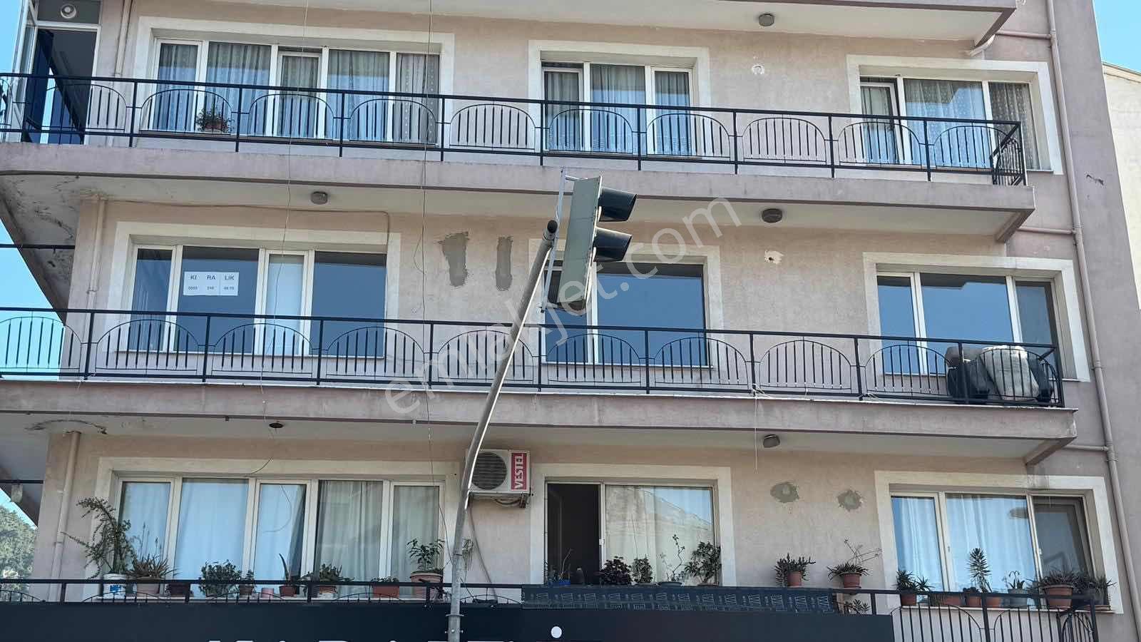 Erz'den Kemalpaşa Meydanına Yakın Ofis Ve Konuta Uygun 2+1 - Görsel 10