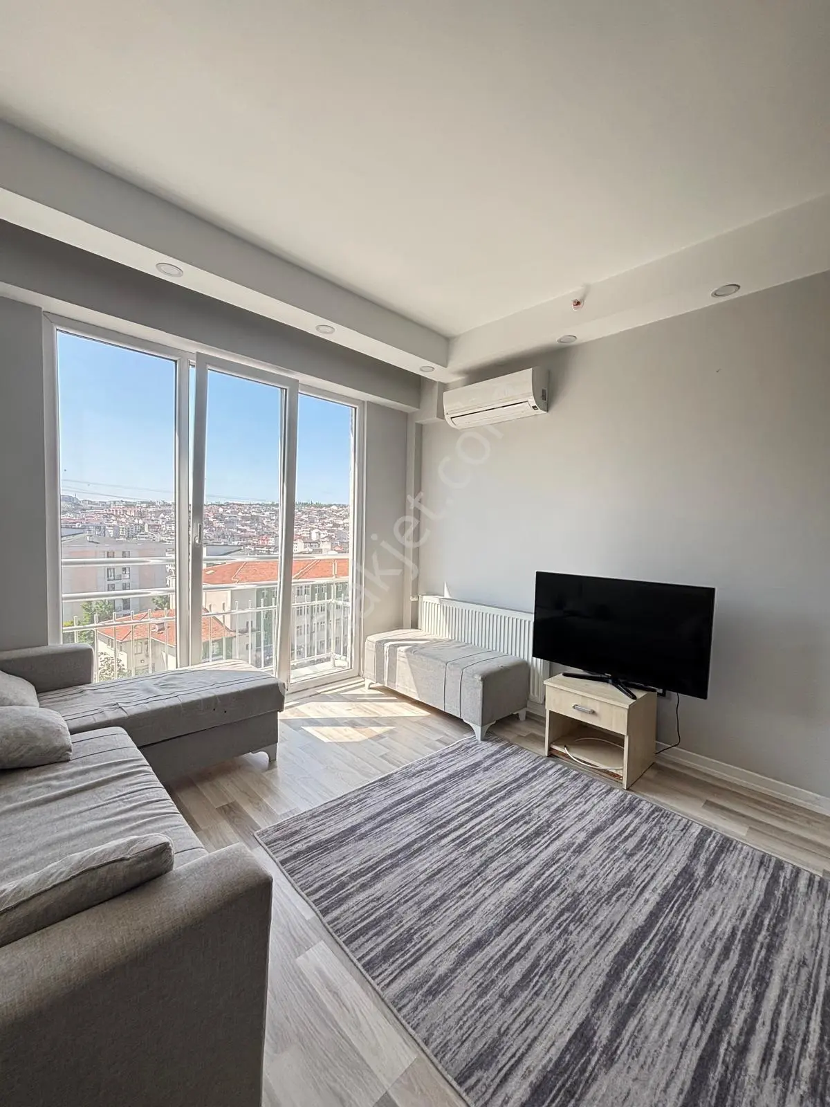 Yıl&ka Yapıdan Metrobüse Yakın 1+1 Full Eşyalı Kiralık Daire - Görsel 3
