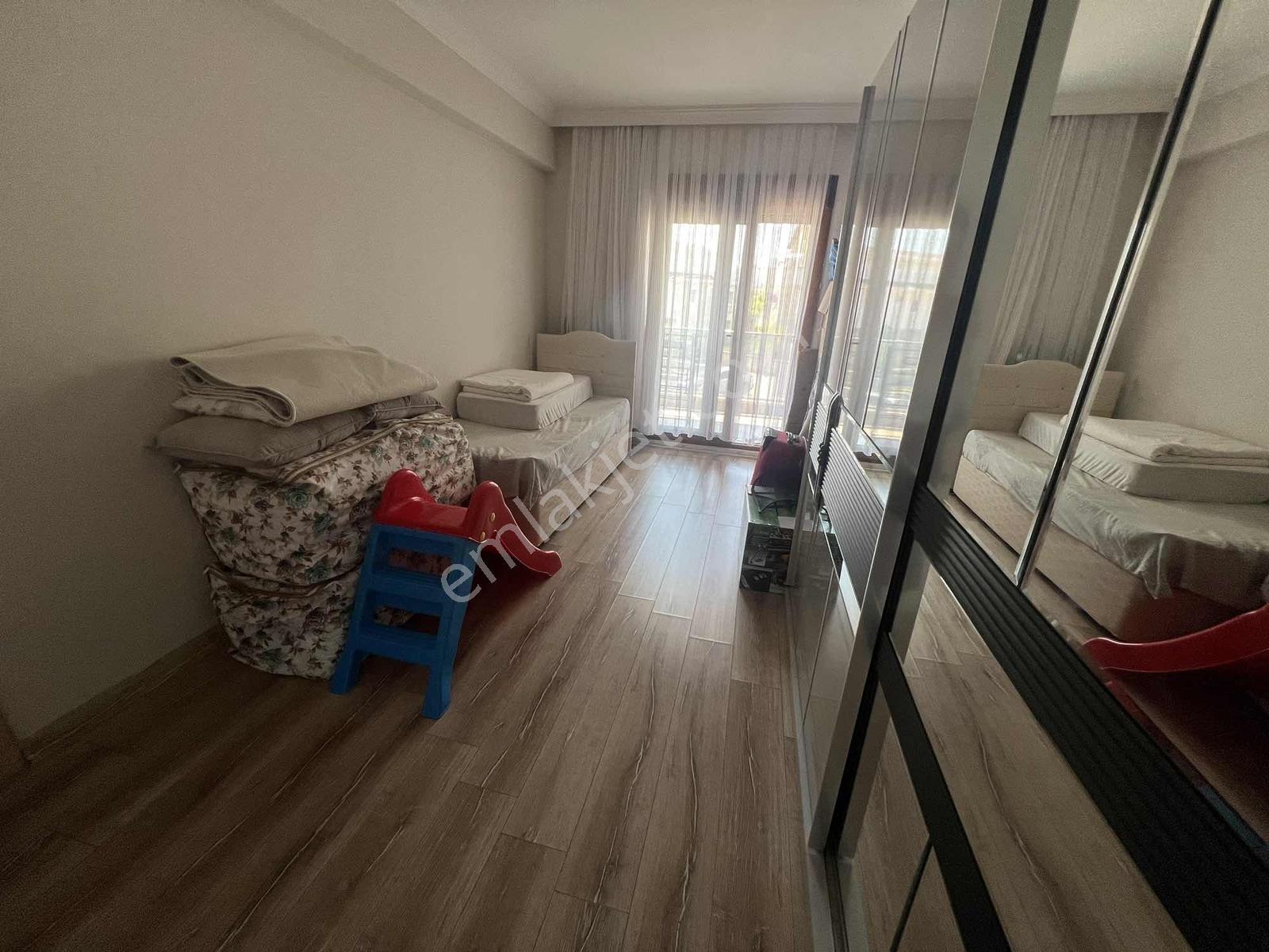 Foça Hacıveli Mah. Kiralık Merkezi Konumda 2+1 Daire - Görsel 11