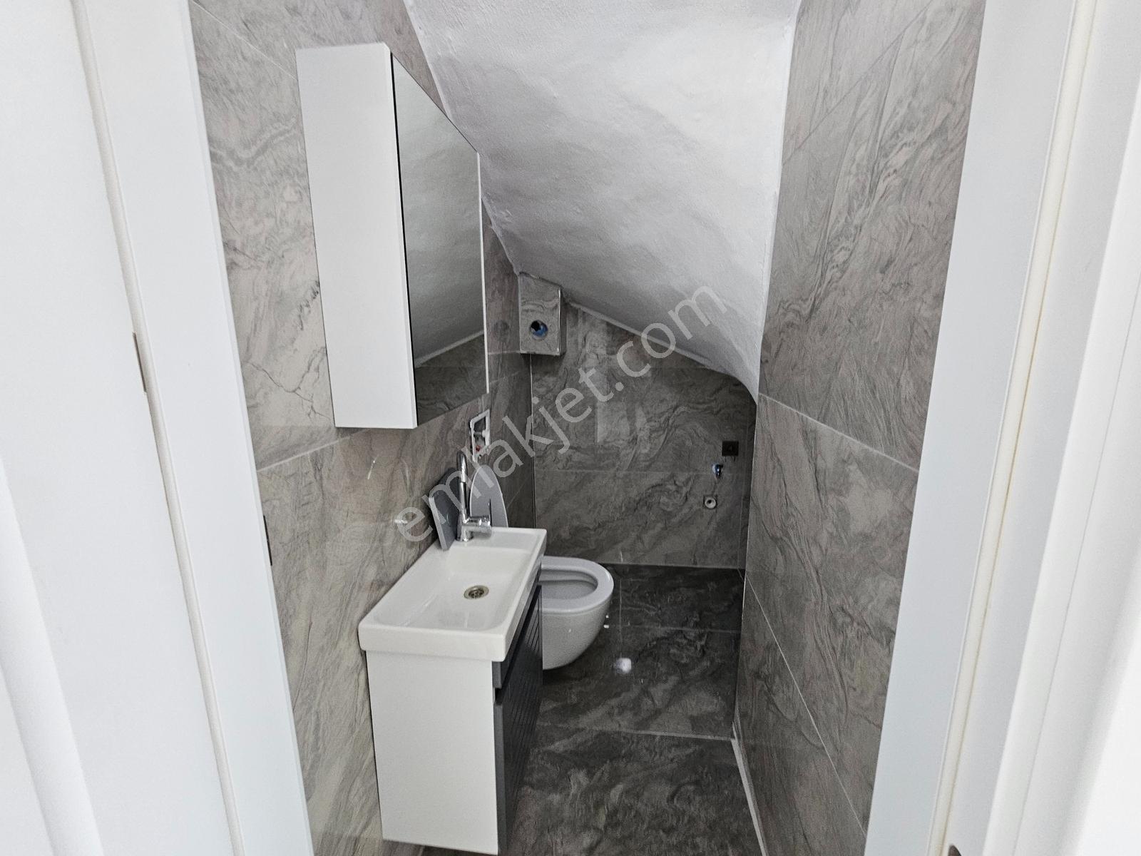 Denize Yürüme Mesafesinde, 3+1 Yerden Isıtmalı Bahçeli Villa - Görsel 32