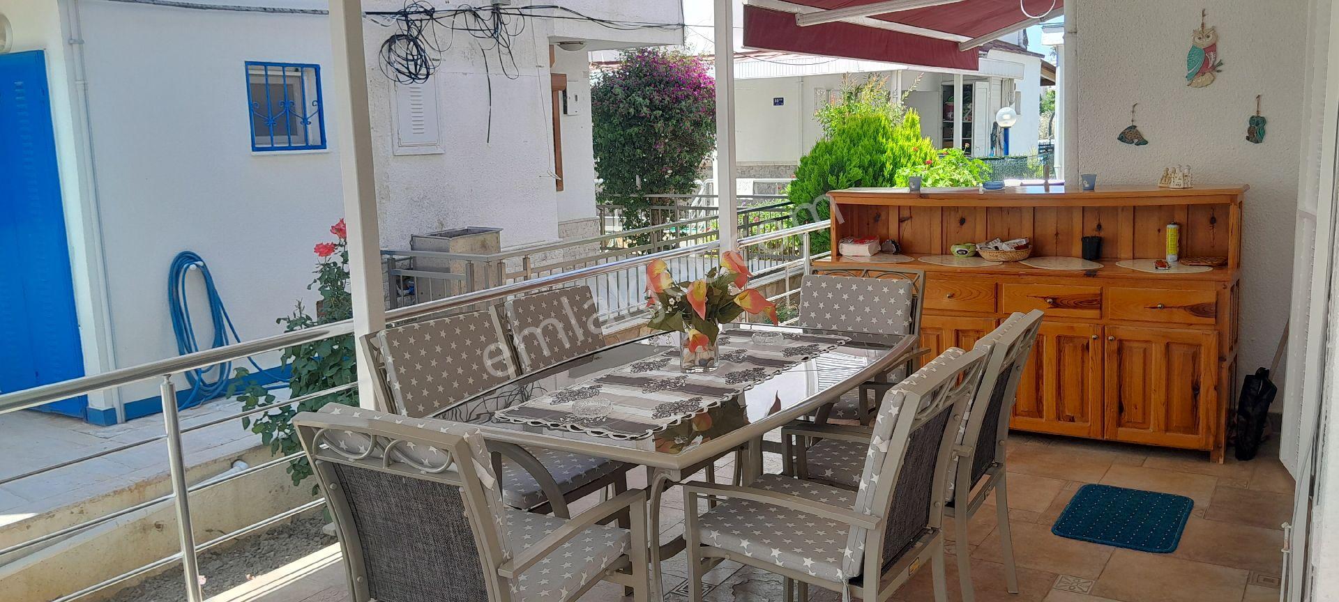Denize Sıfır Site İcerisinde Aylık Kiralık.