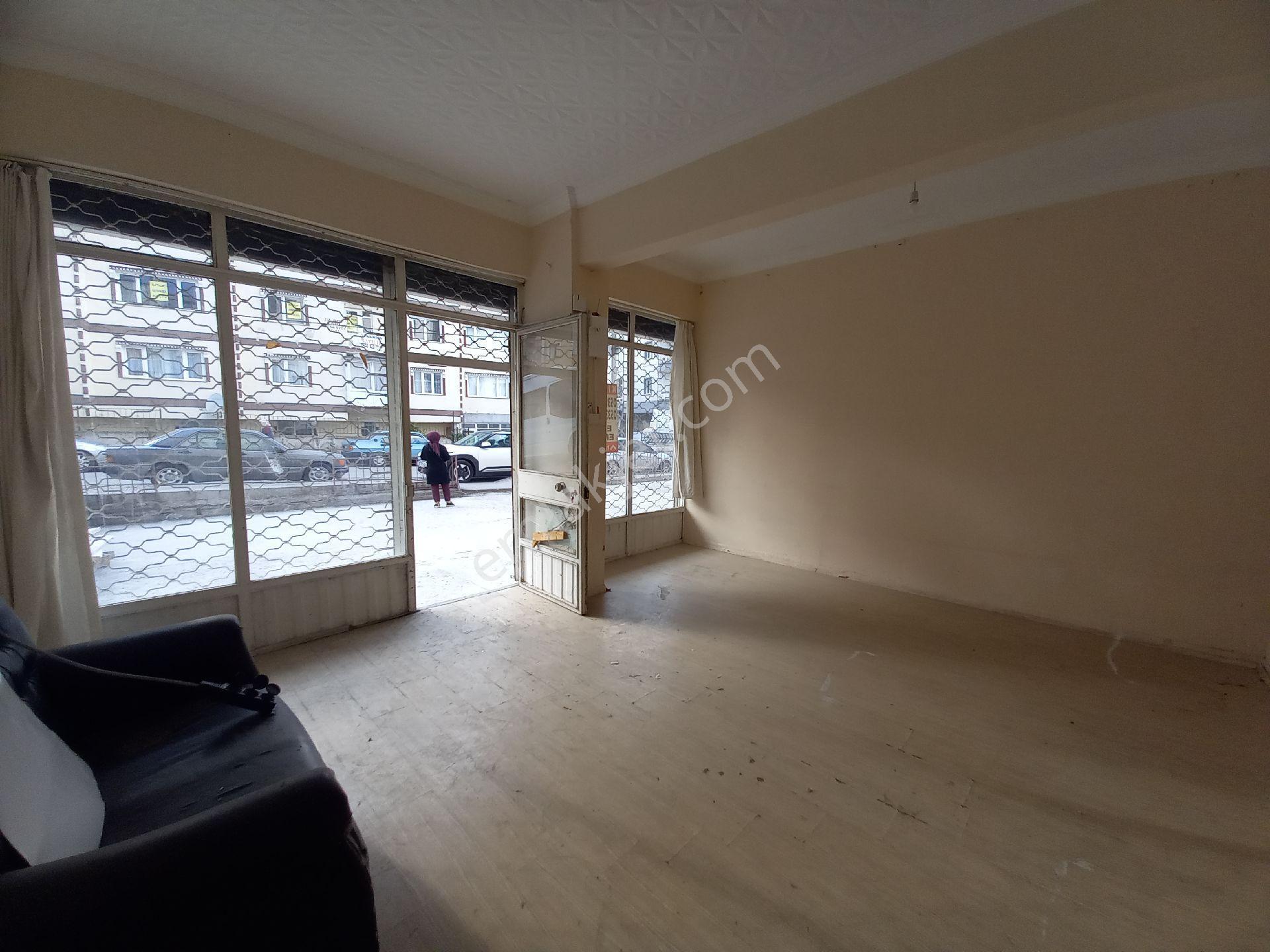 Atatürk Mahallesi Peçenek Caddesi 35 Metrekare Kiralık Dükkan