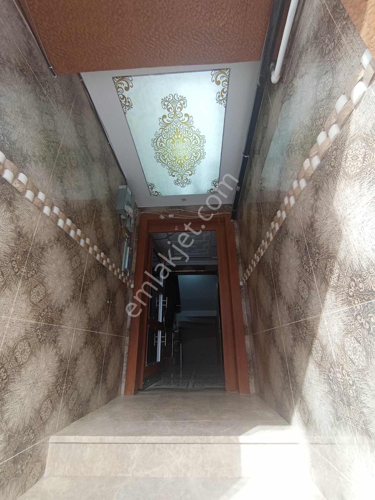 Saadetdere Manallesimde Satılık 2+1 Yüksek Giriş